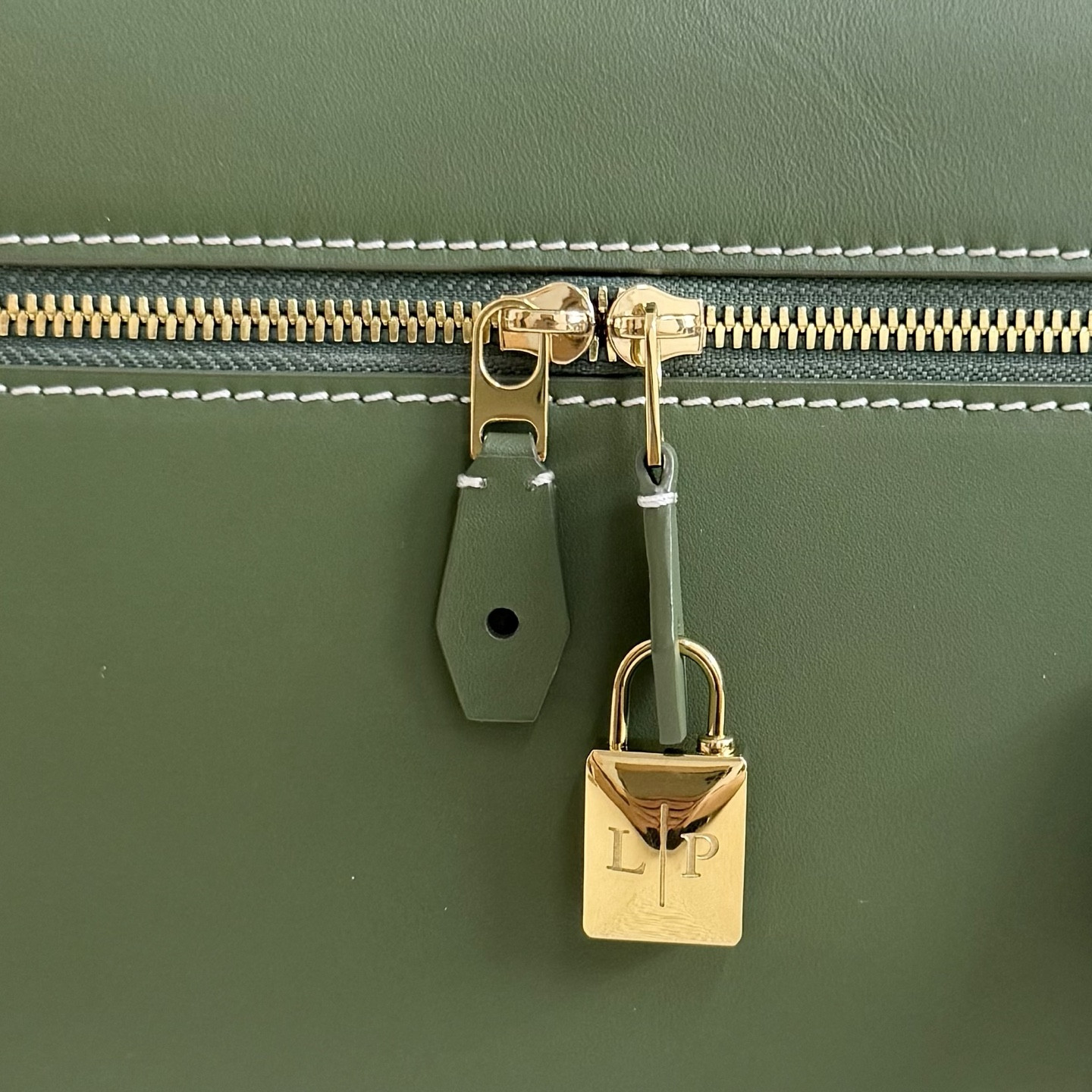 L0r0 P1ana Extra Pocket L27 Calfskin 16x27x10cm