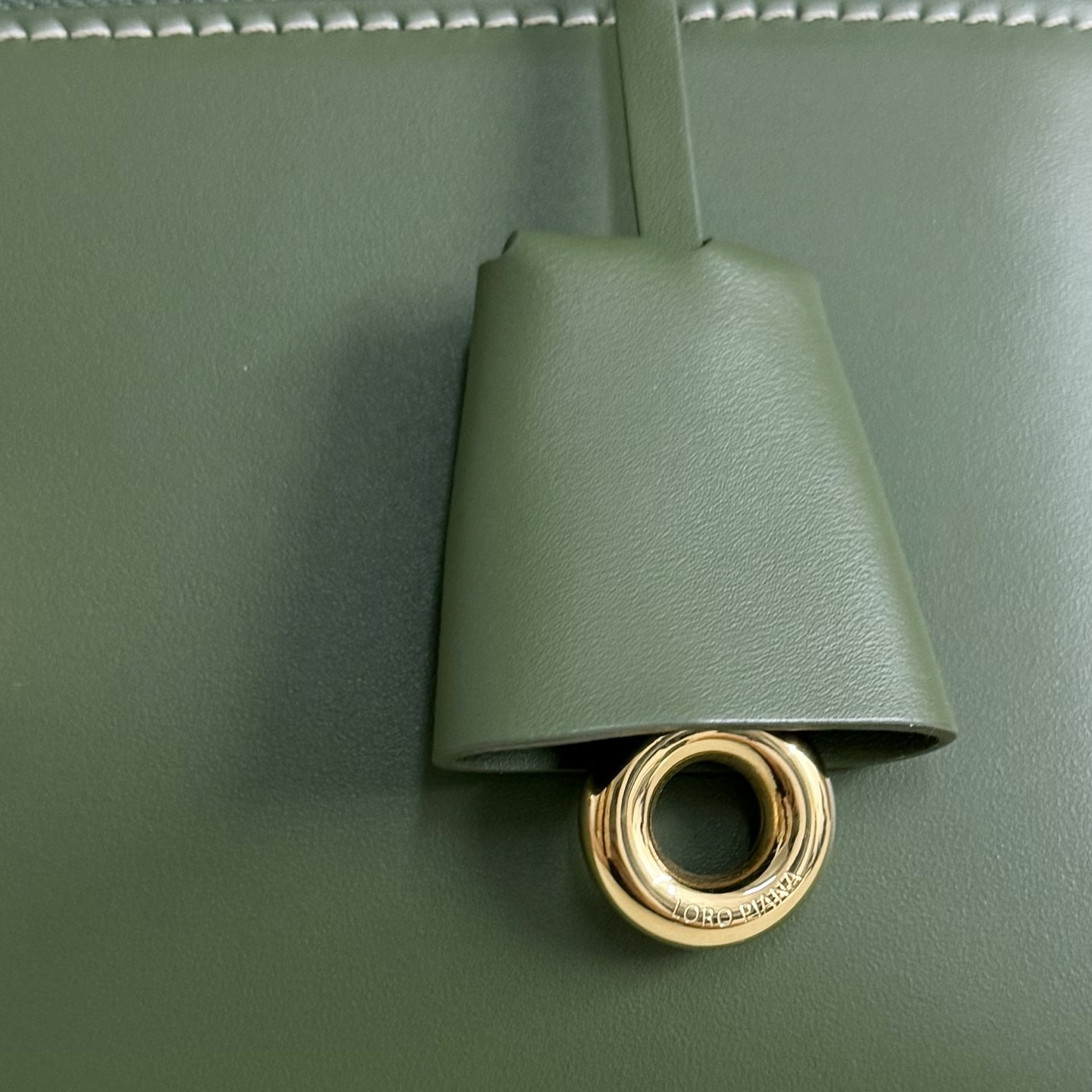 L0r0 P1ana Extra Pocket L27 Calfskin 16x27x10cm