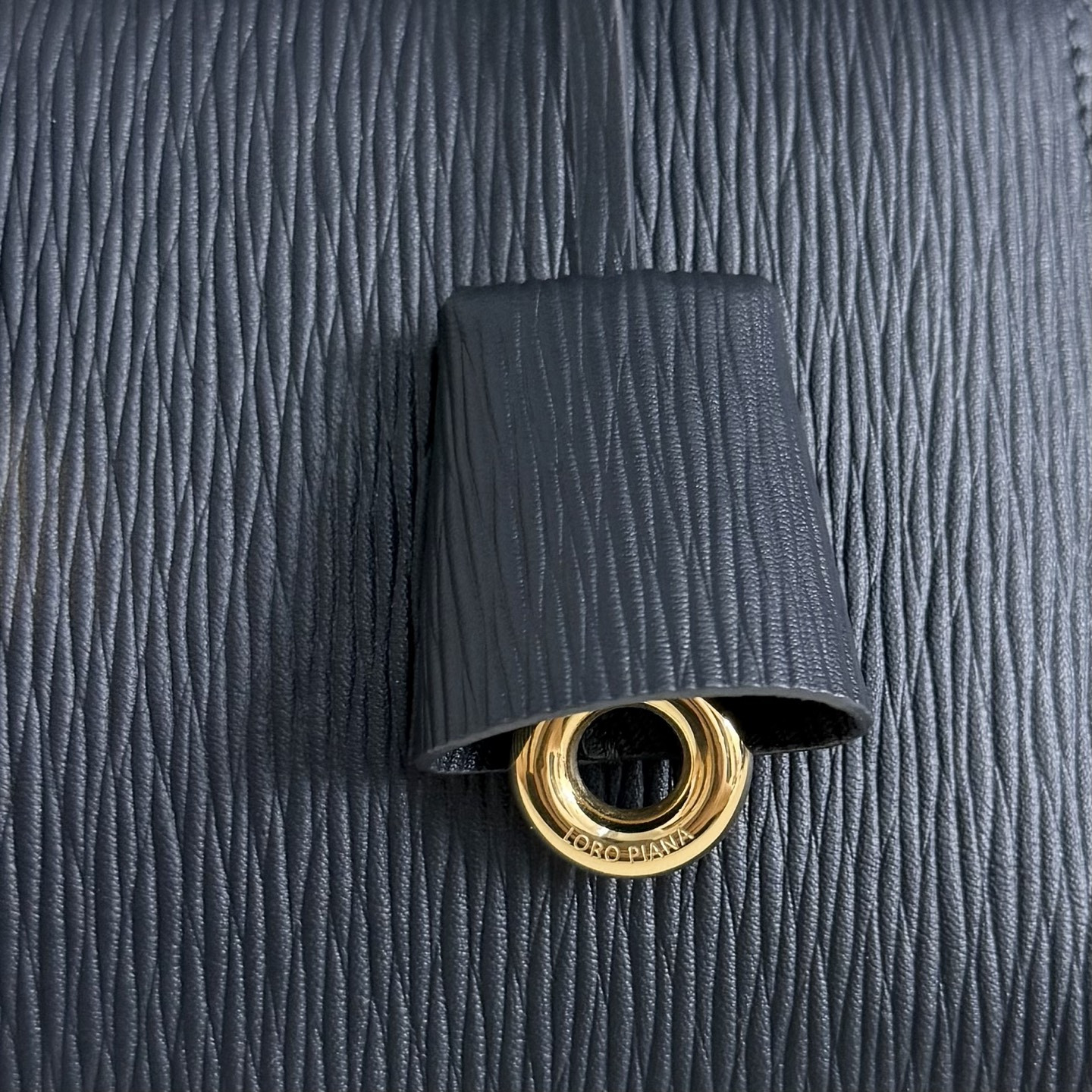 L0r0 P1ana Extra Pocket L27 Calfskin 16x27x10cm