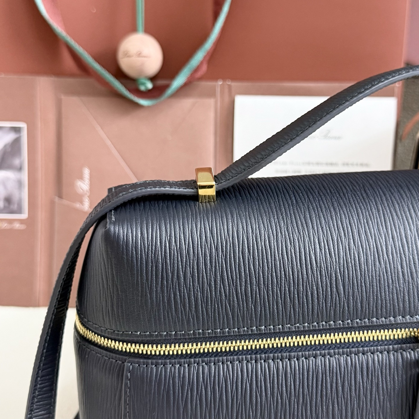 L0r0 P1ana Extra Pocket L27 Calfskin 16x27x10cm