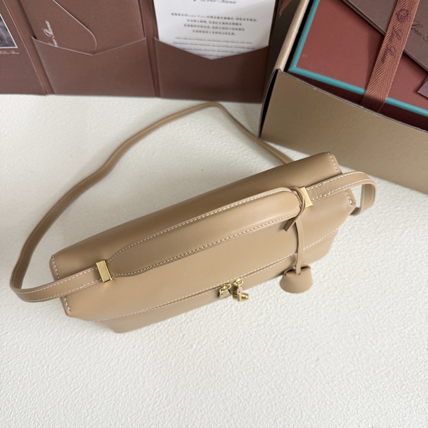 L0r0 P1ana Extra Pocket L27 Calfskin 16x27x10cm