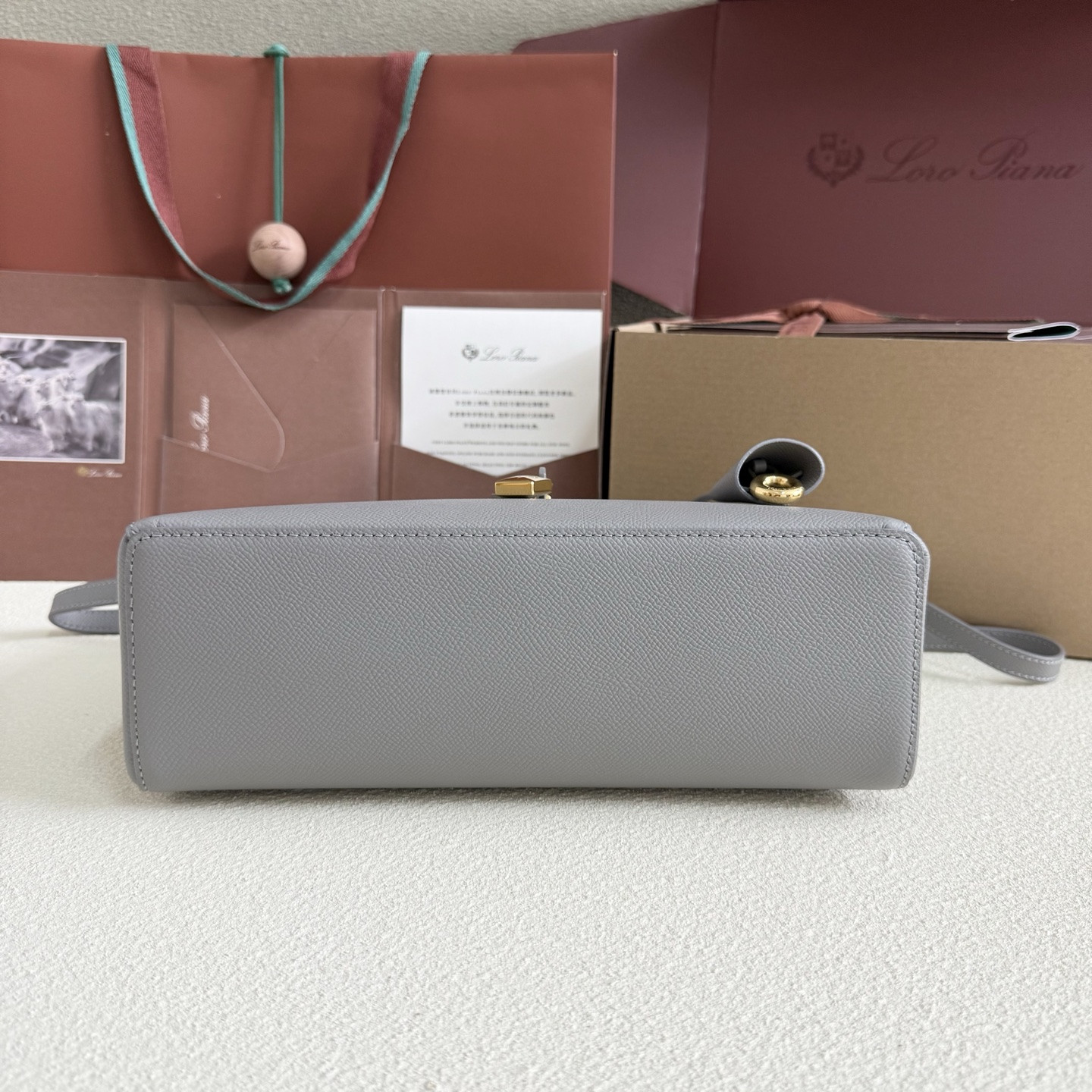 L0r0 P1ana Extra Pocket L27 Calfskin 16x27x10cm