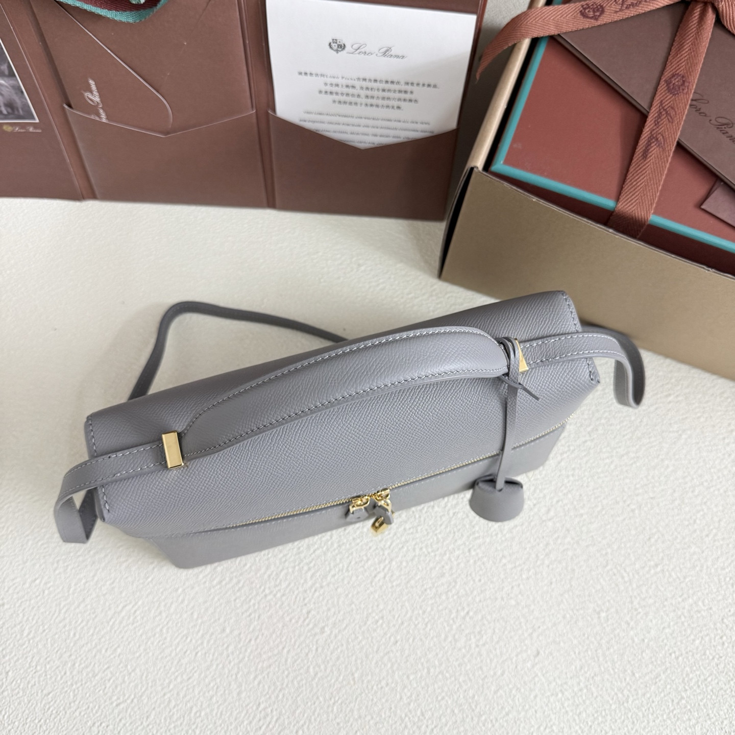 L0r0 P1ana Extra Pocket L27 Calfskin 16x27x10cm