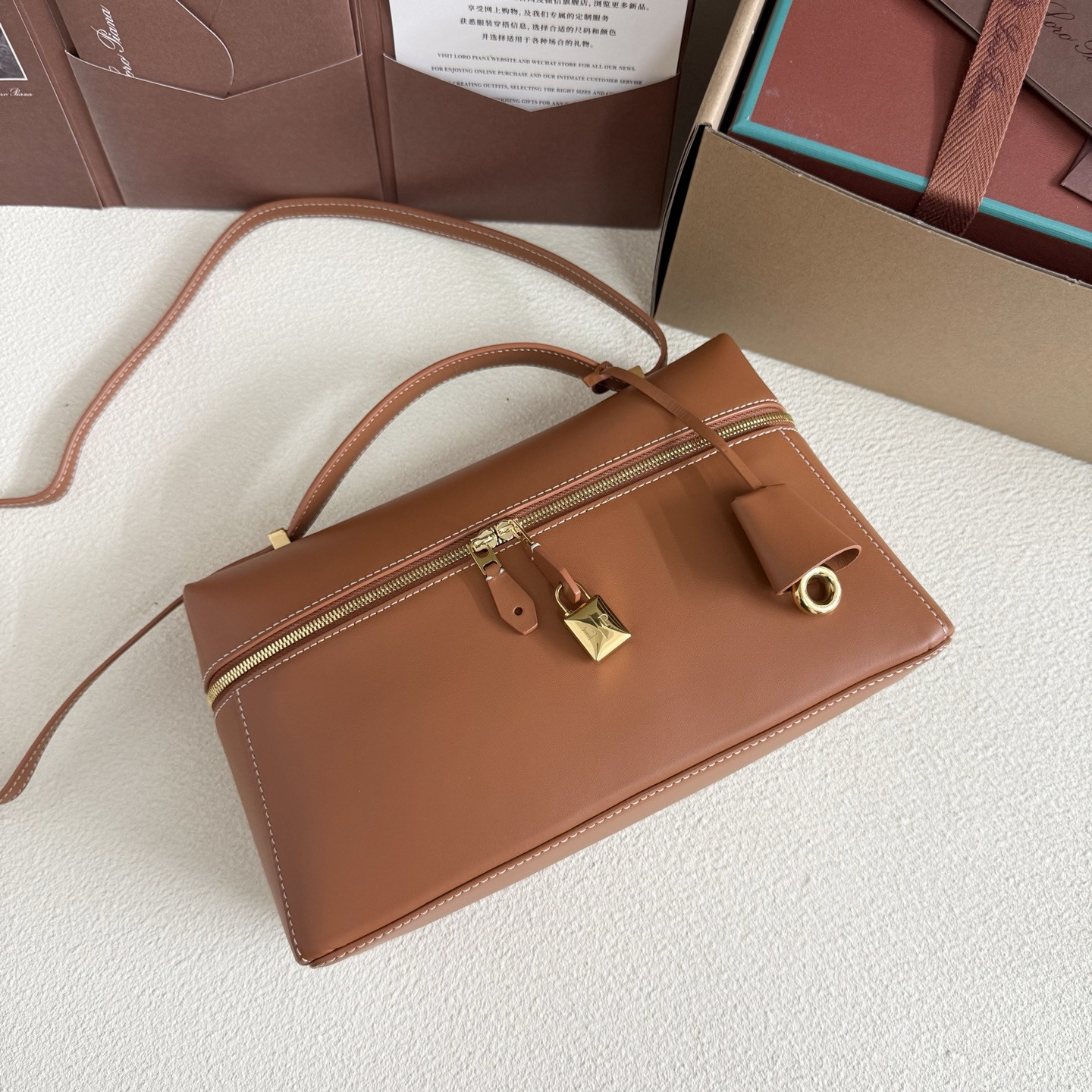 L0r0 P1ana Extra Pocket L27 Calfskin 16x27x10cm