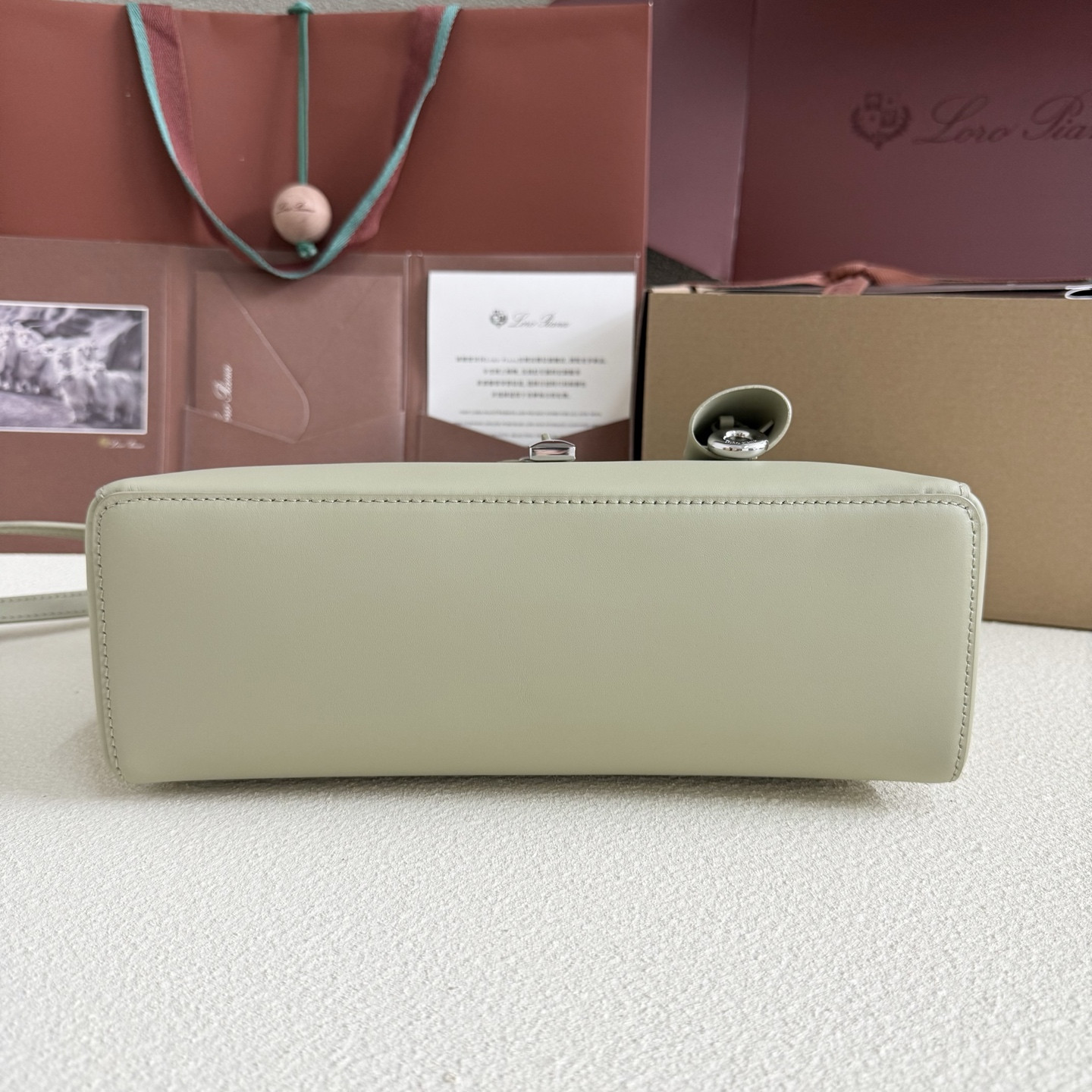 L0r0 P1ana Extra Pocket L27 Calfskin 16x27x10cm