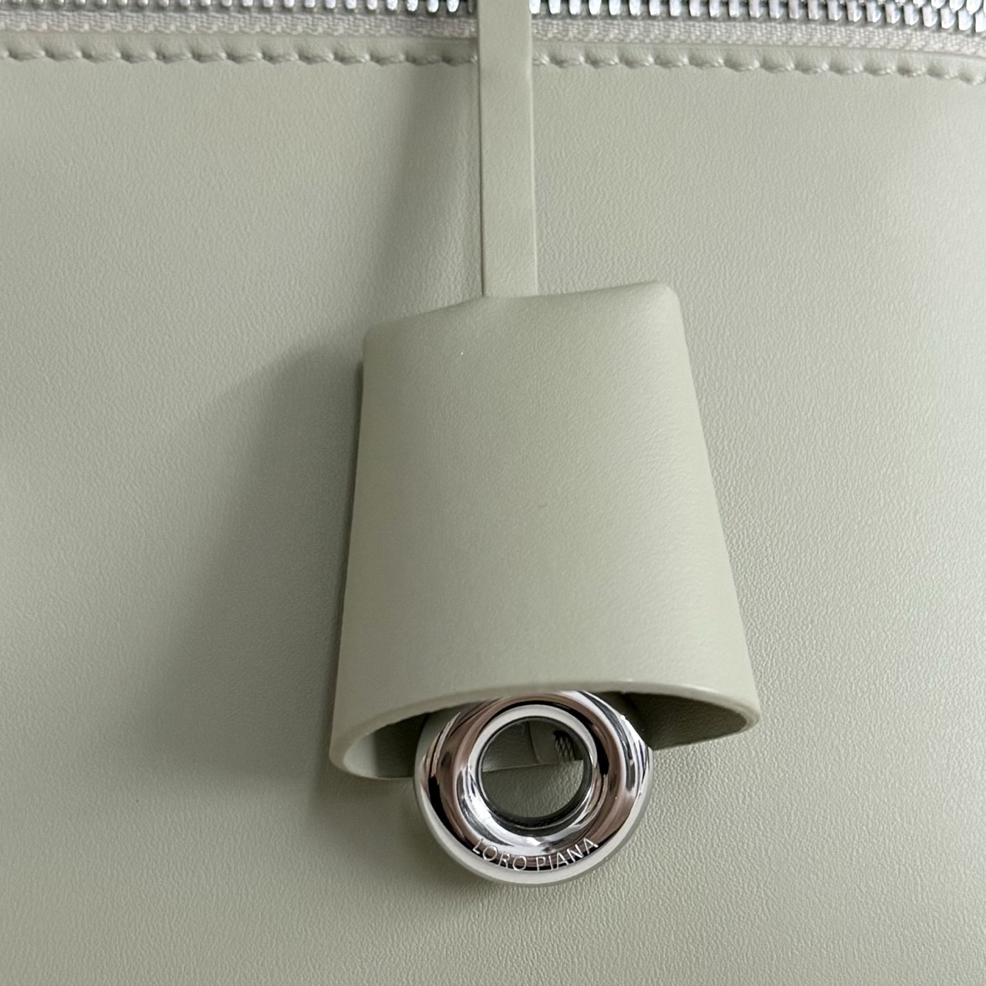 L0r0 P1ana Extra Pocket L27 Calfskin 16x27x10cm