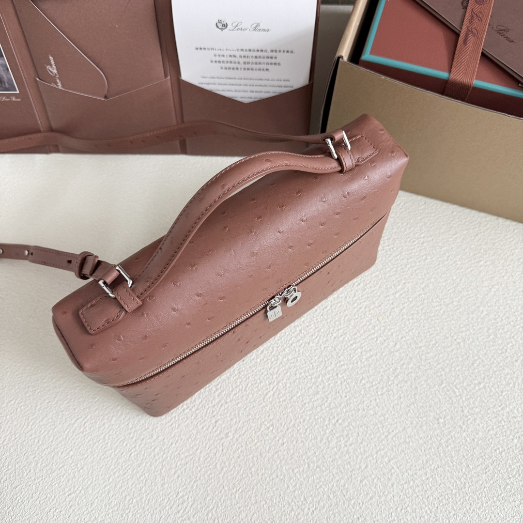 L0r0 P1ana Extra Pocket L27 Ostrich-grained Leather 16x27x10cm