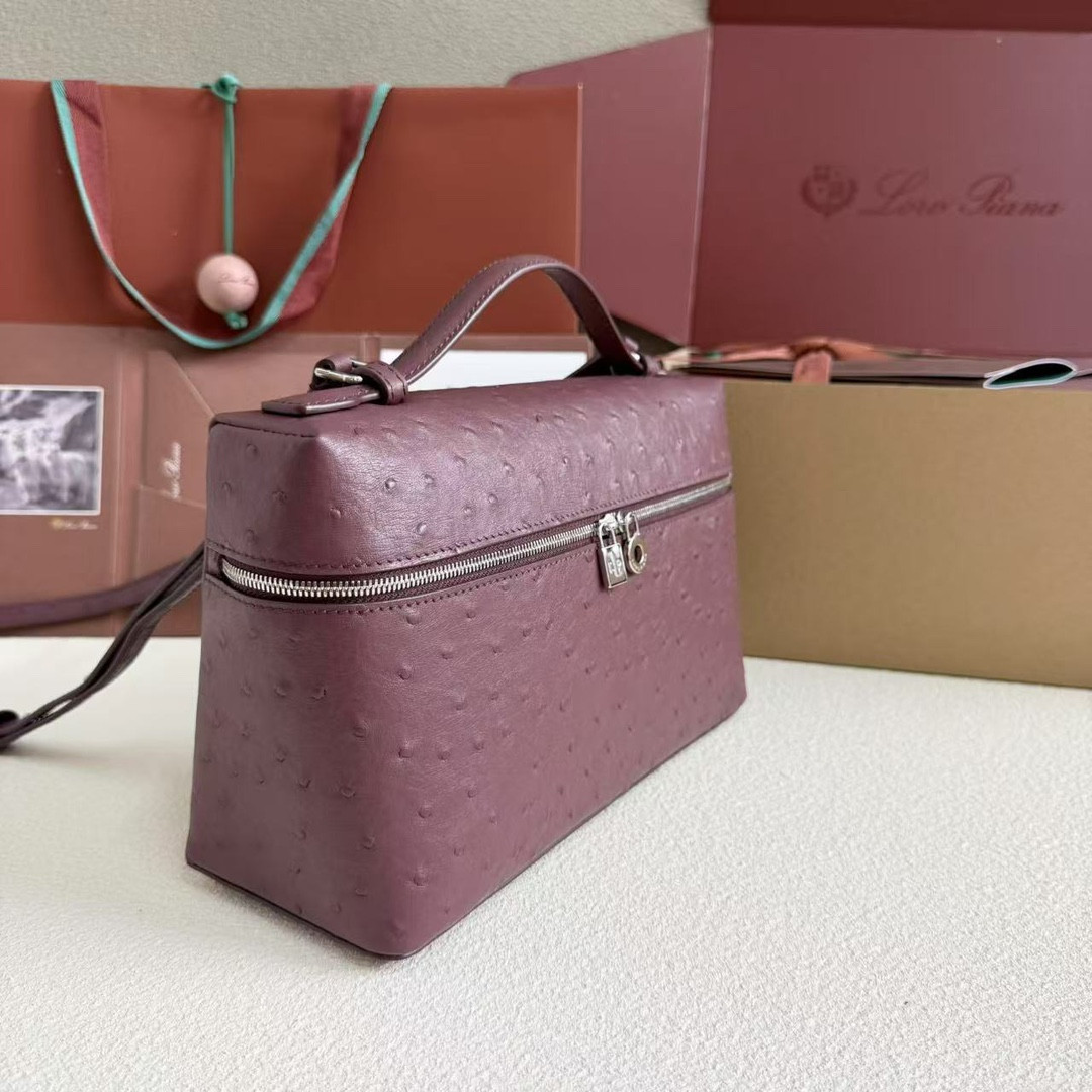 L0r0 P1ana Extra Pocket L27 Ostrich-grained Leather 16x27x10cm
