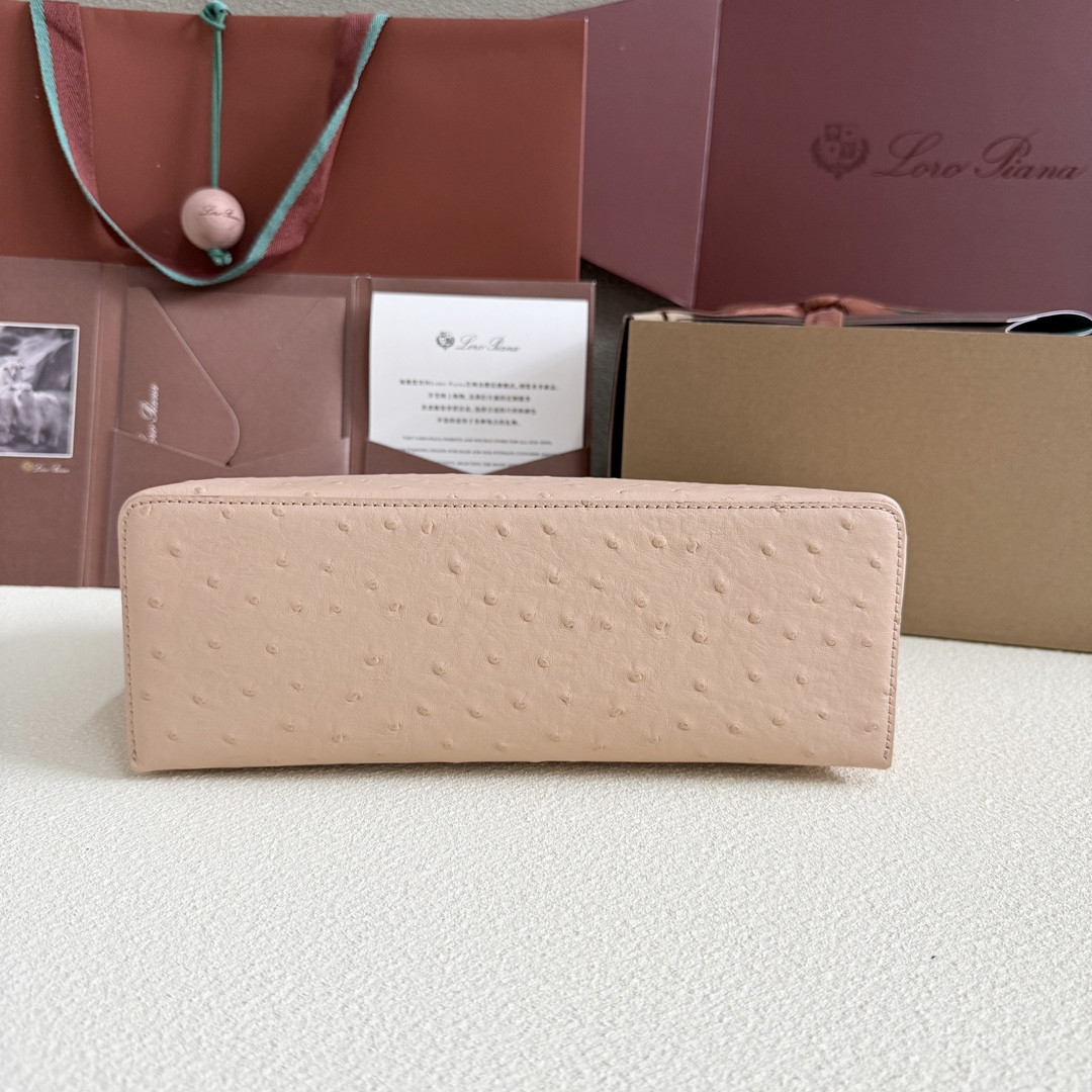 L0r0 P1ana Extra Pocket L27 Ostrich-grained Leather 16x27x10cm