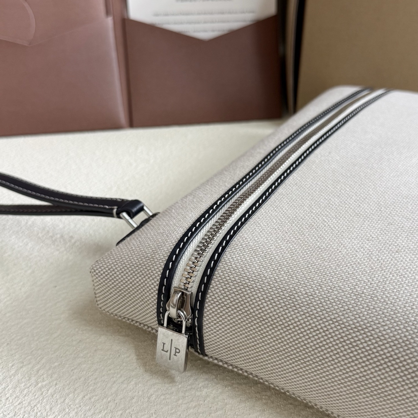 L0r0 P1ana Extra pouch L29 29x18x5cm