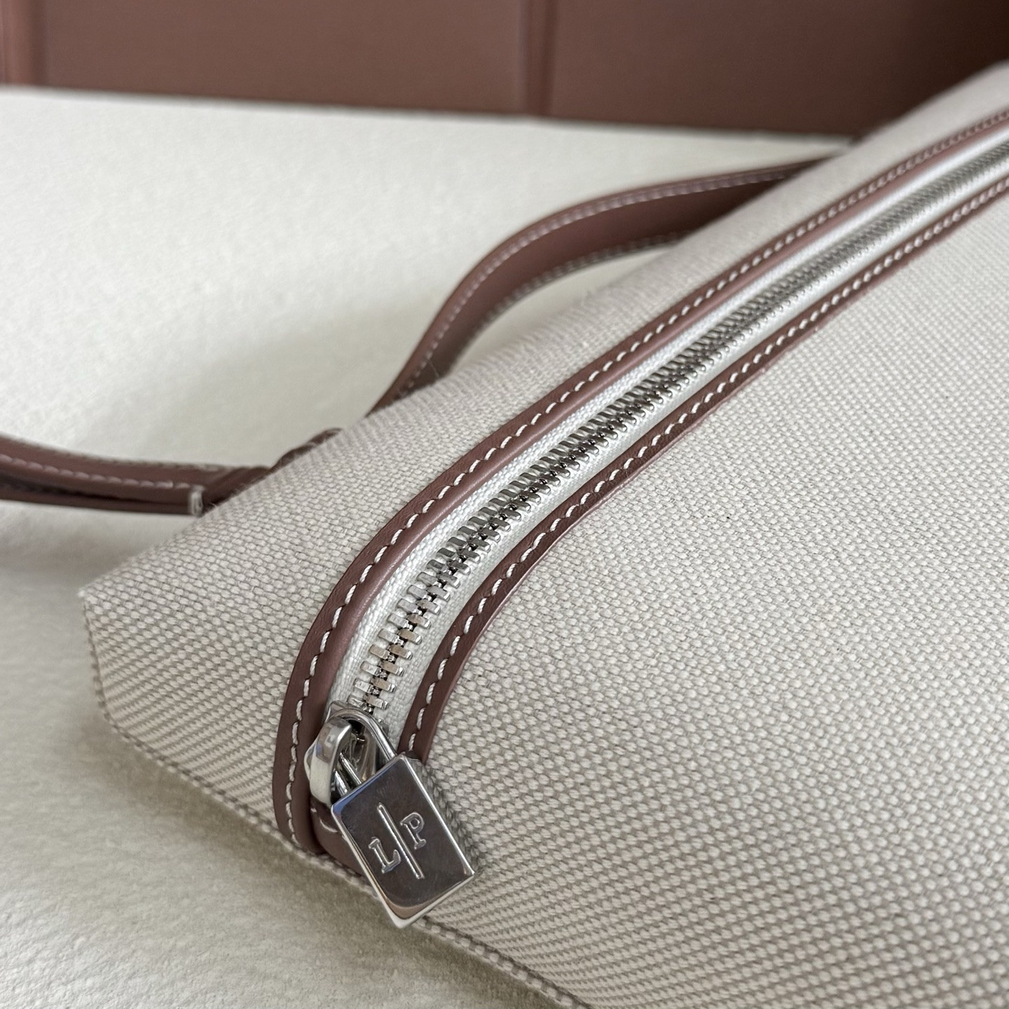 L0r0 P1ana Extra pouch L29 29x18x5cm