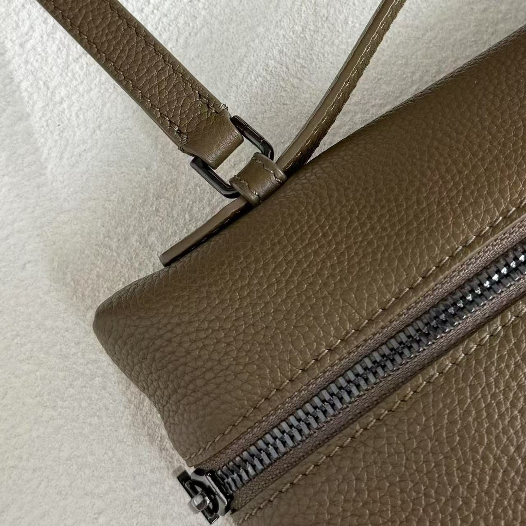 L0r0 P1ana Extra pouch L29 29x18x5cm