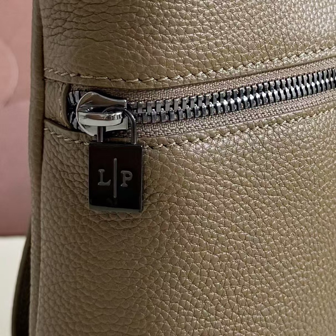 L0r0 P1ana Extra pouch L29 29x18x5cm