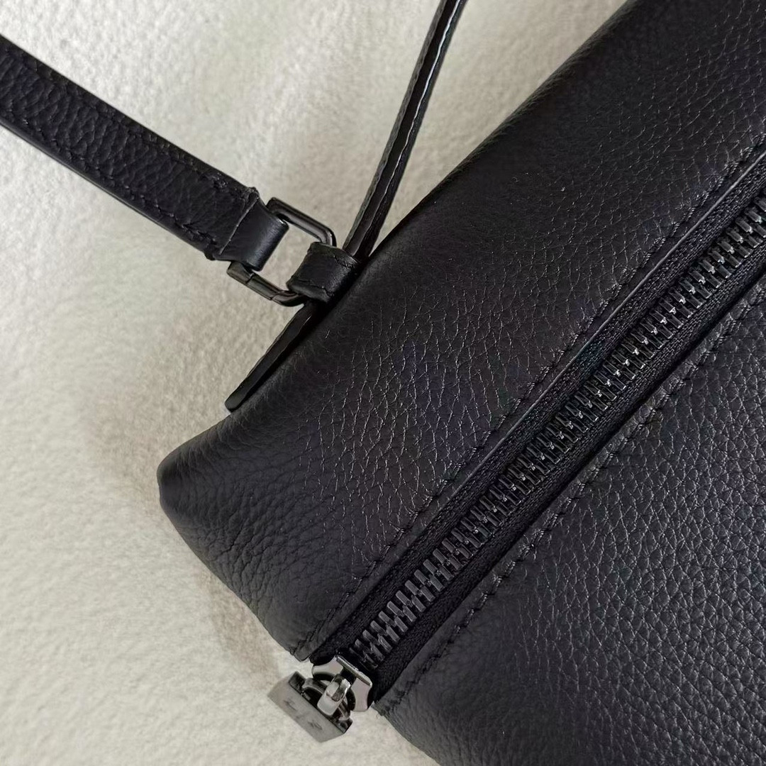 L0r0 P1ana Extra pouch L29 29x18x5cm