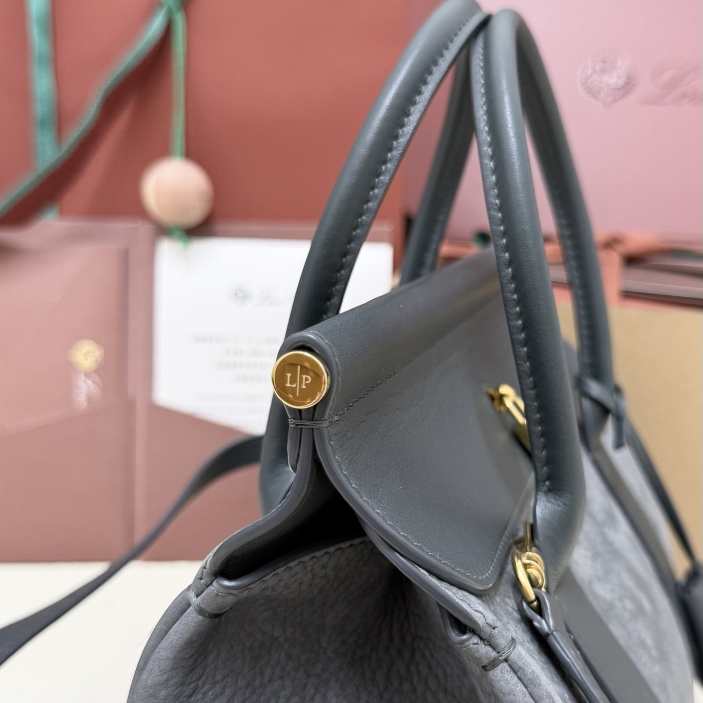 L0r0 P1ana Loom L25 Calfskin 25x18x12.5cm