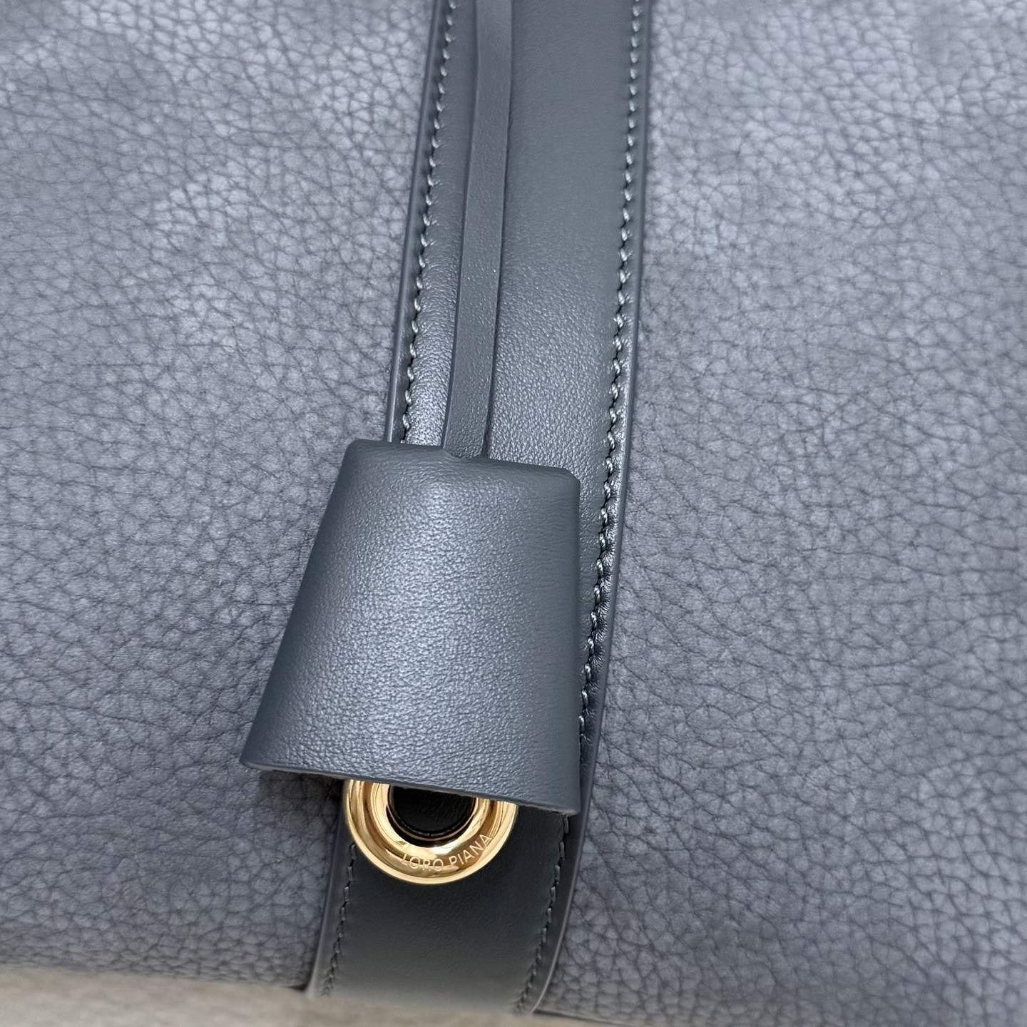 Loro Piana Loom L32 33x23x18cm