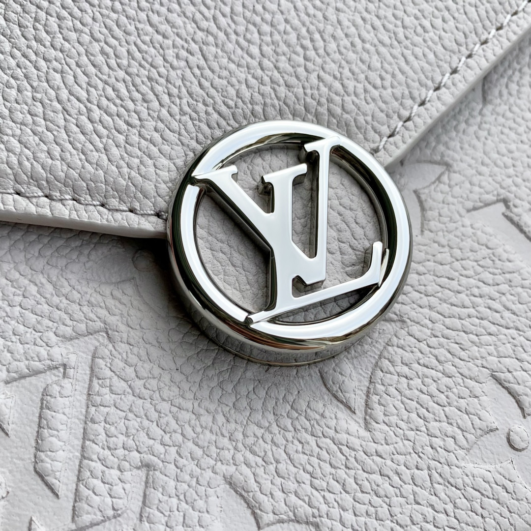 LV Wallet On Chain Rosy M13570 19.5x13.5x6.5cm