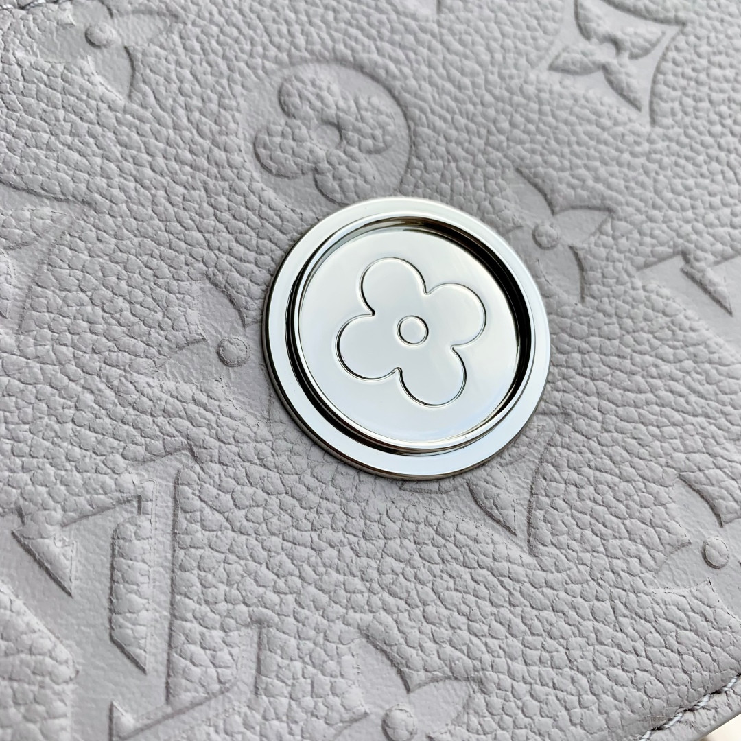 LV Wallet On Chain Rosy M13570 19.5x13.5x6.5cm