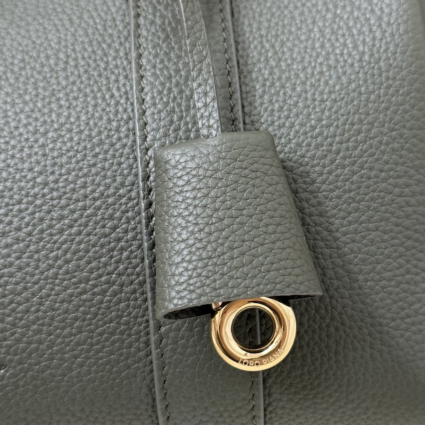 L0r0 P1ana Loom L25 Calfskin 25x18x12.5cm