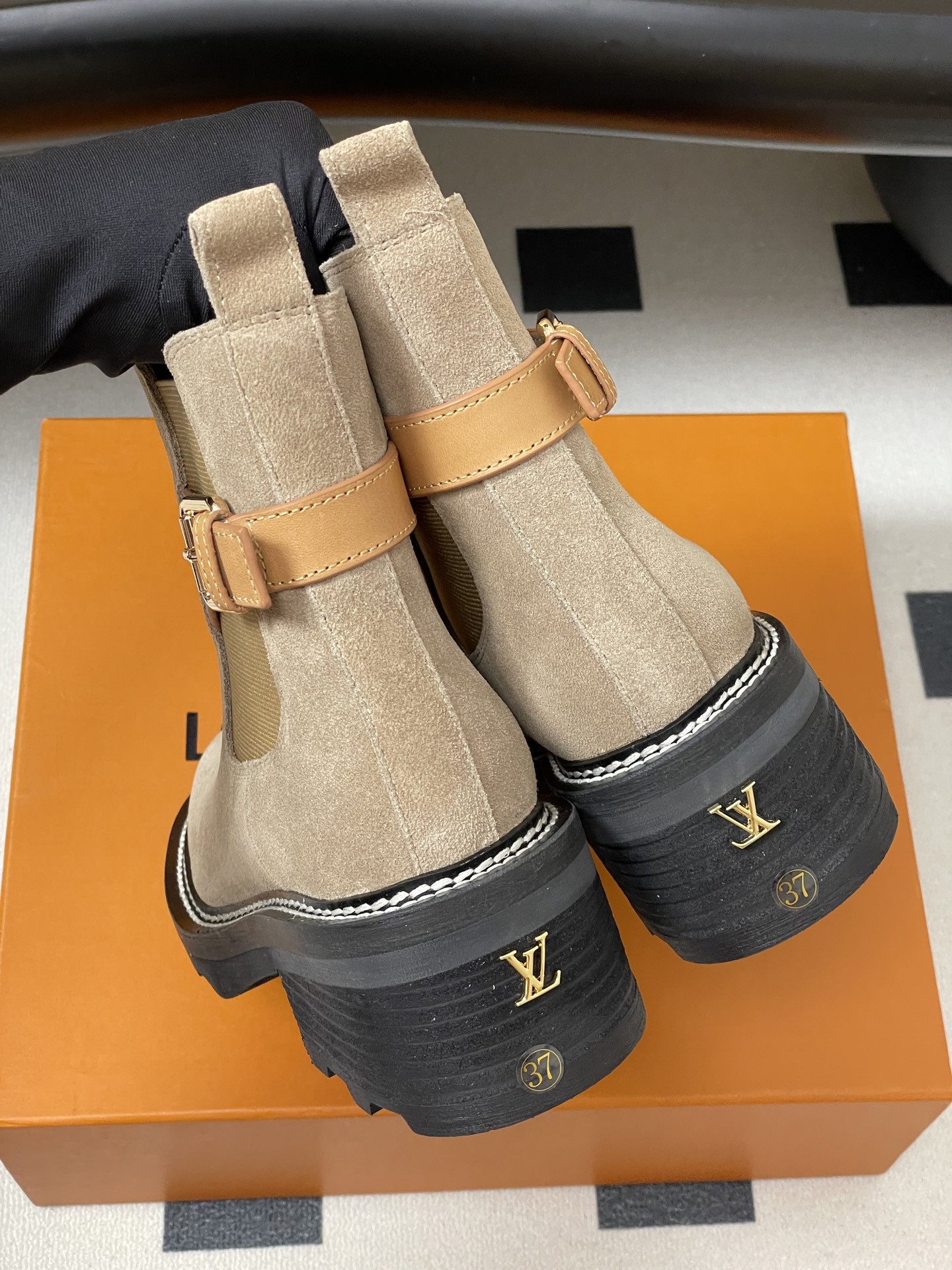 UA LV BEAUBOURG Ankle Boots