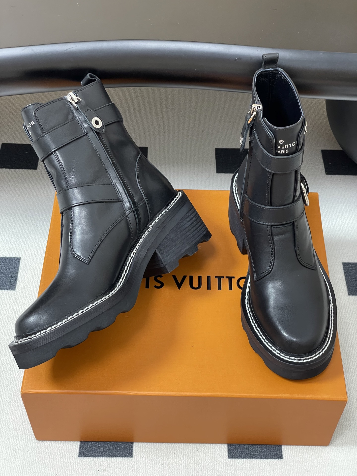 UA LV BEAUBOURG Ankle Boots