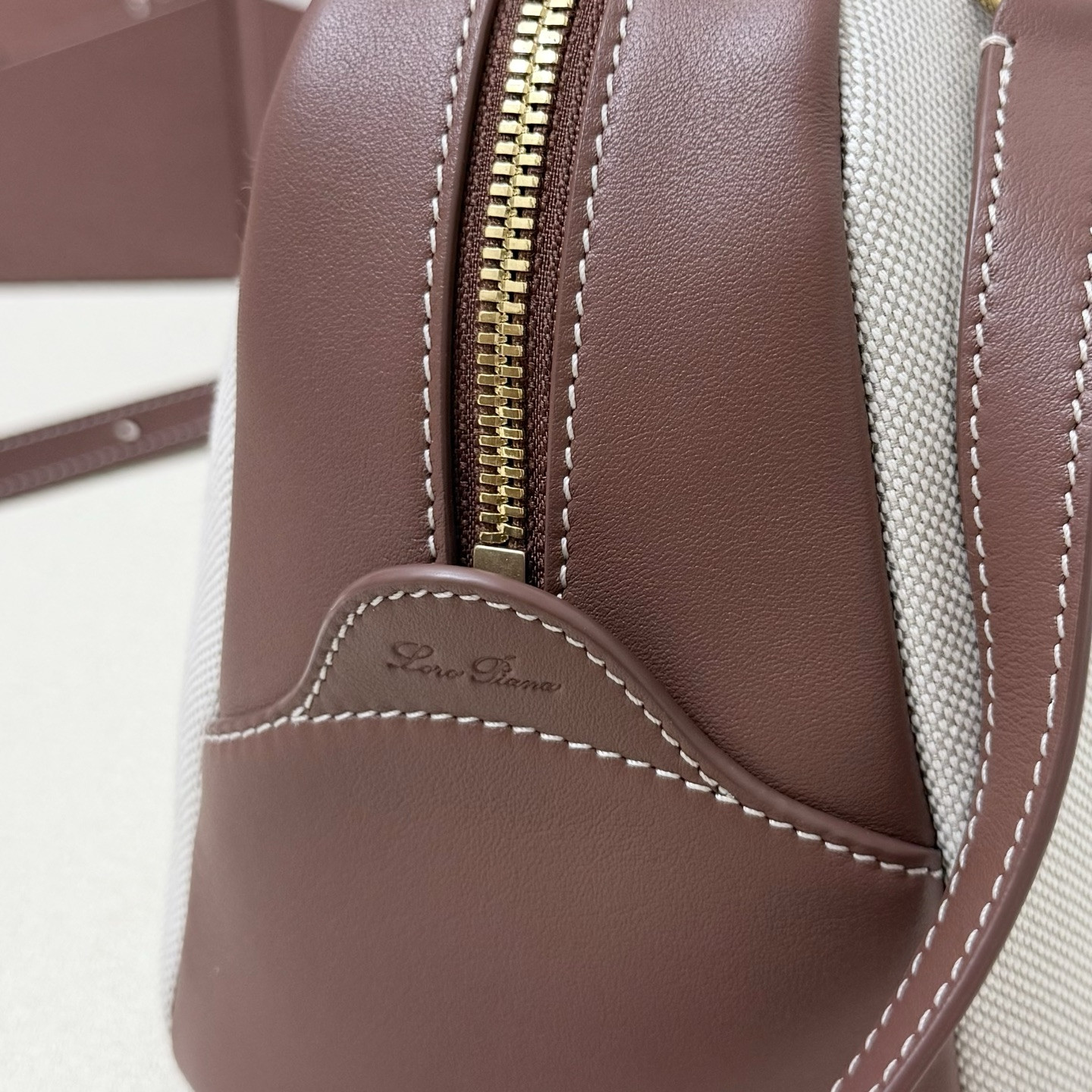 L0r0 P1ana Small Needle Bag 31x15x16cm