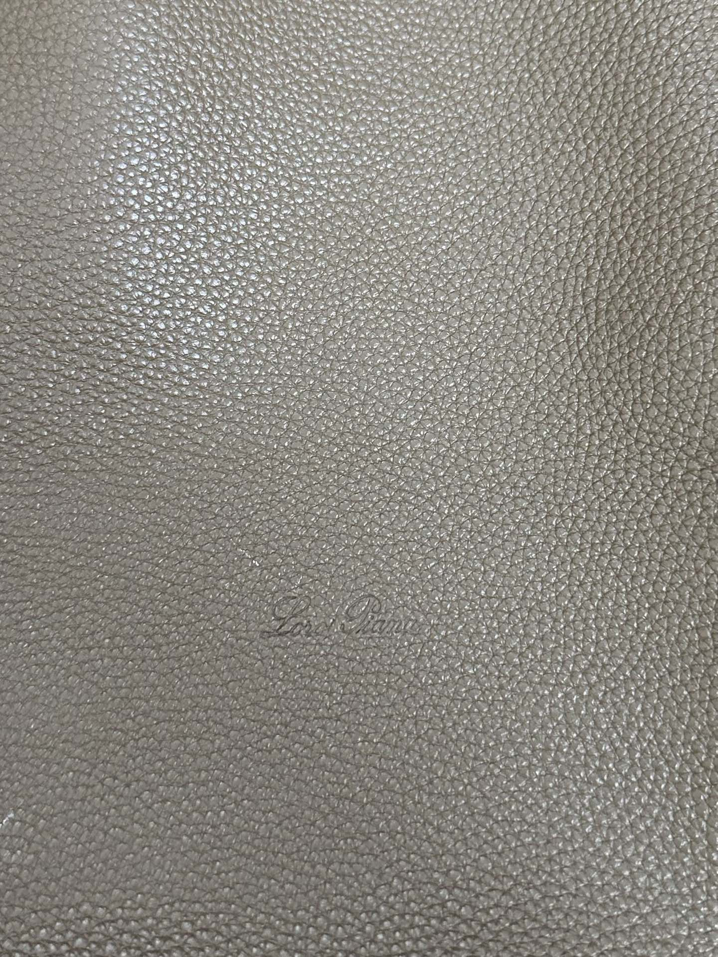 L0r0 P1ana Bale Hobo 40x32x27cm Handle length 22cm Without Box