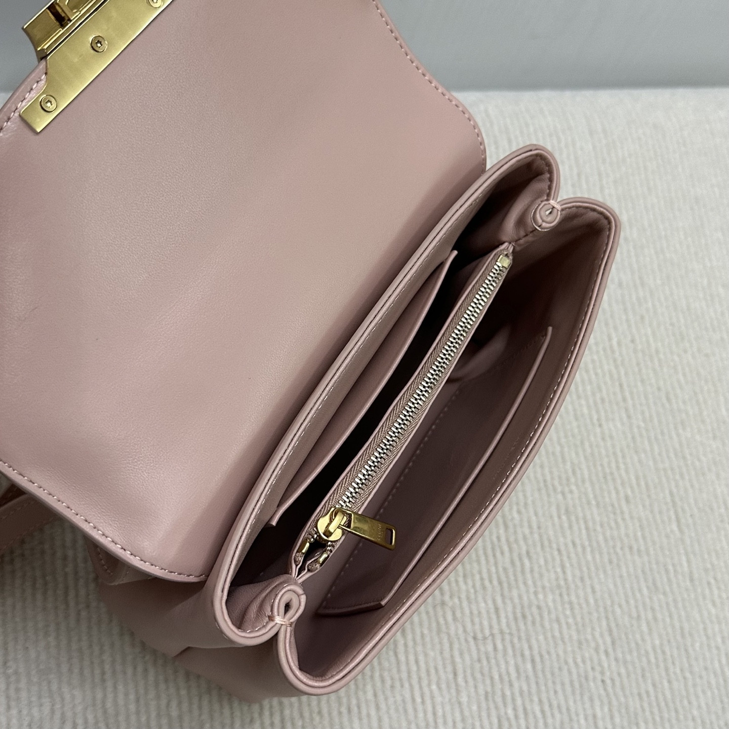 Ce1i*e Teen Nino Bag in Smooth Satined Calfskin 20.5x13x8cm