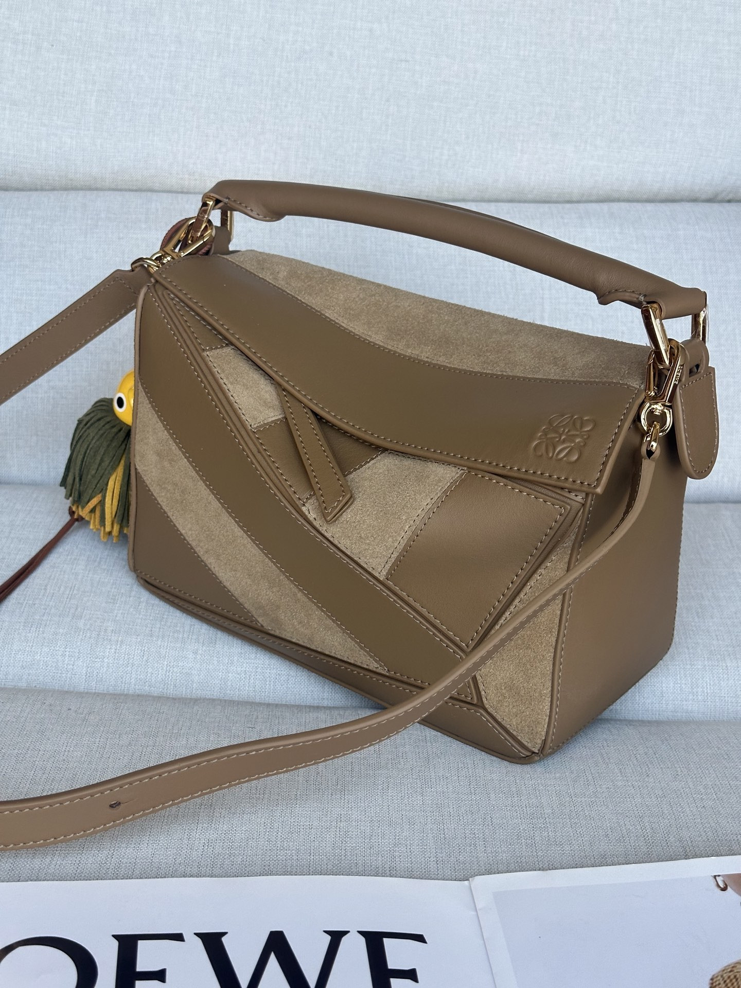 LOEWE Small Puzzle Bag in Classic Calfskin and Suede 16.5x24x10.5cm