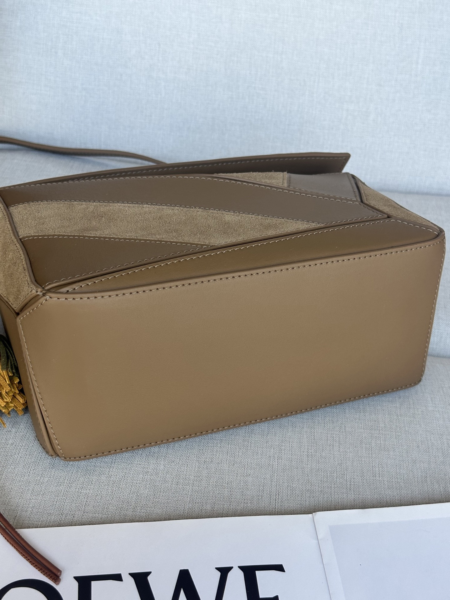 LOEWE Small Puzzle Bag in Classic Calfskin and Suede 16.5x24x10.5cm