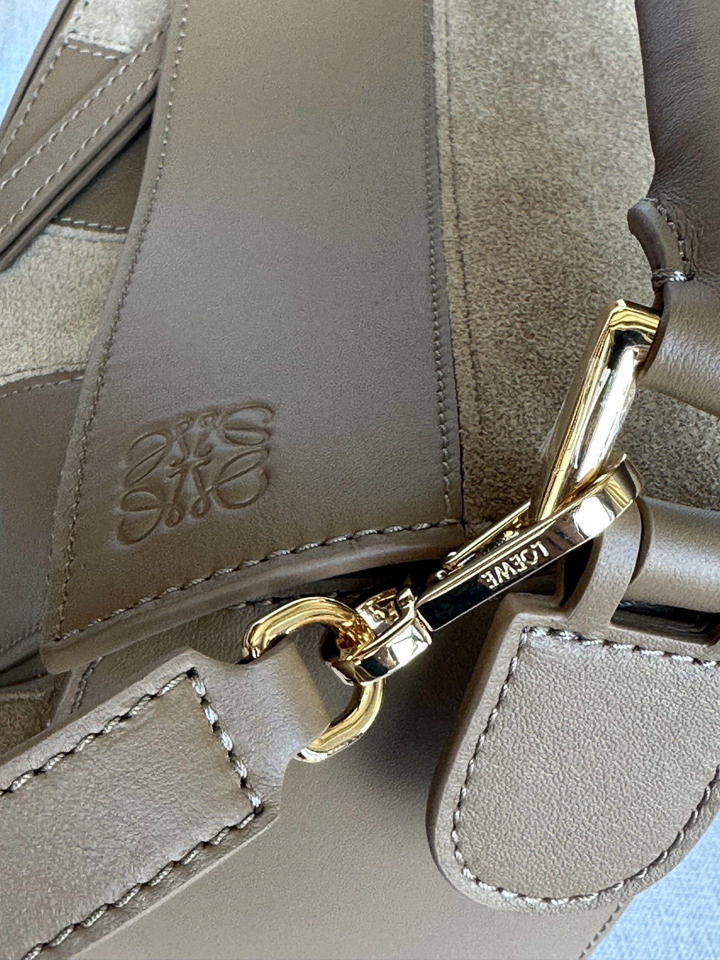 LOEWE Small Puzzle Bag in Classic Calfskin and Suede 16.5x24x10.5cm