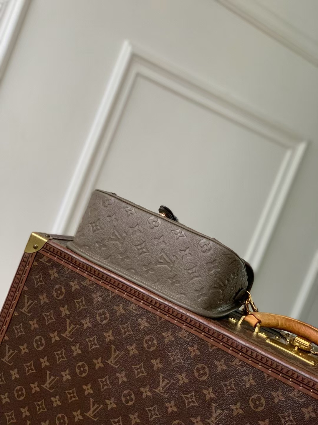 LV Diane M15049 24x15x9cm