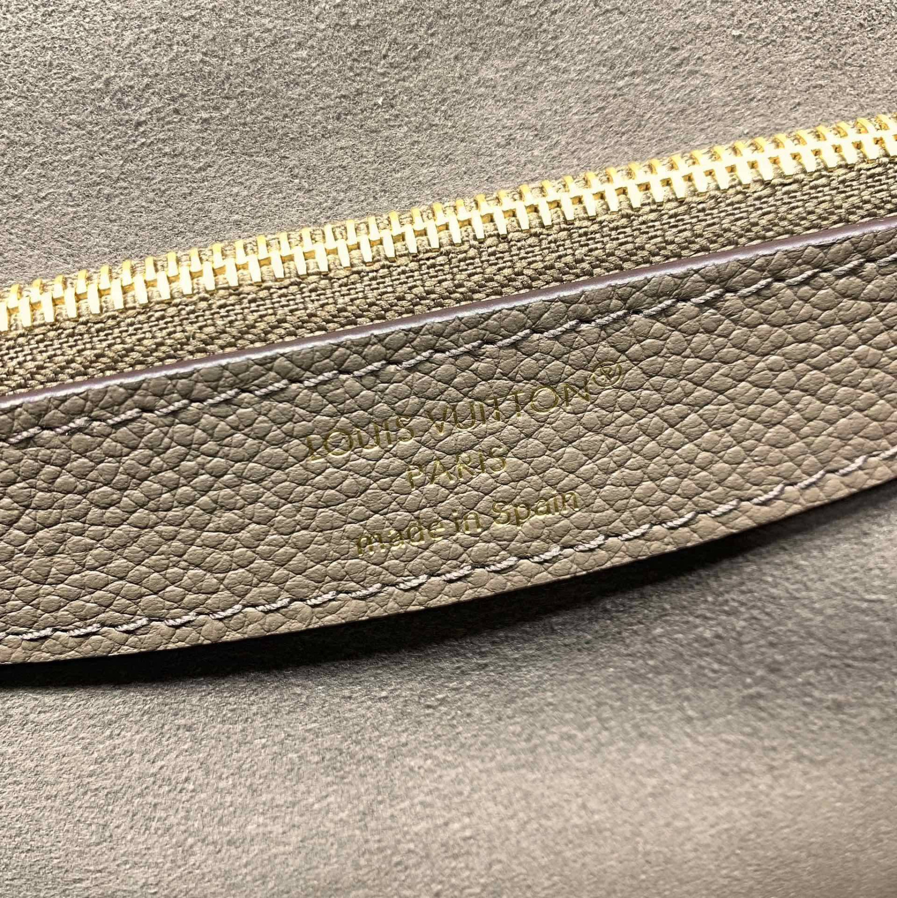 LV Diane M15049 24x15x9cm