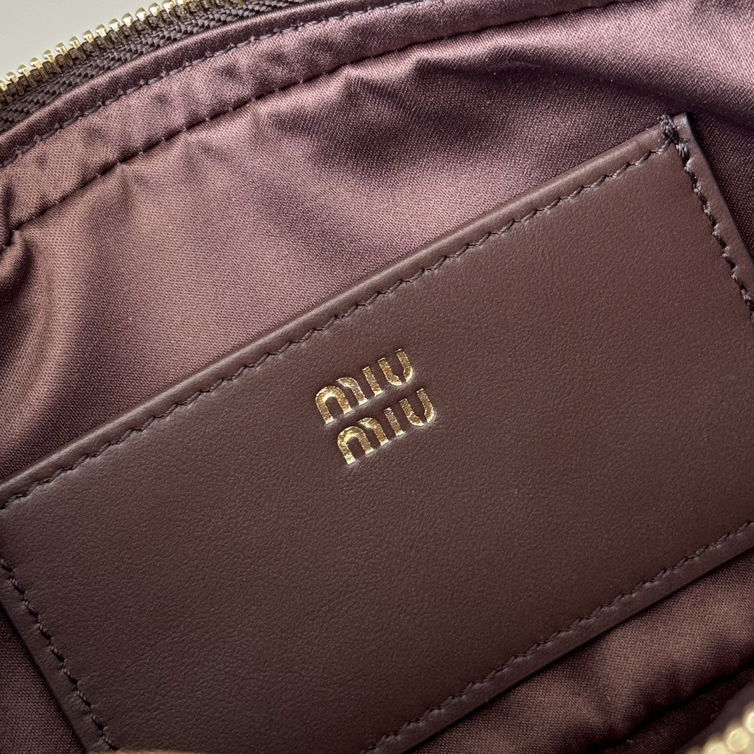 Miu Miu Leather Pouch 10x20x4.5cm