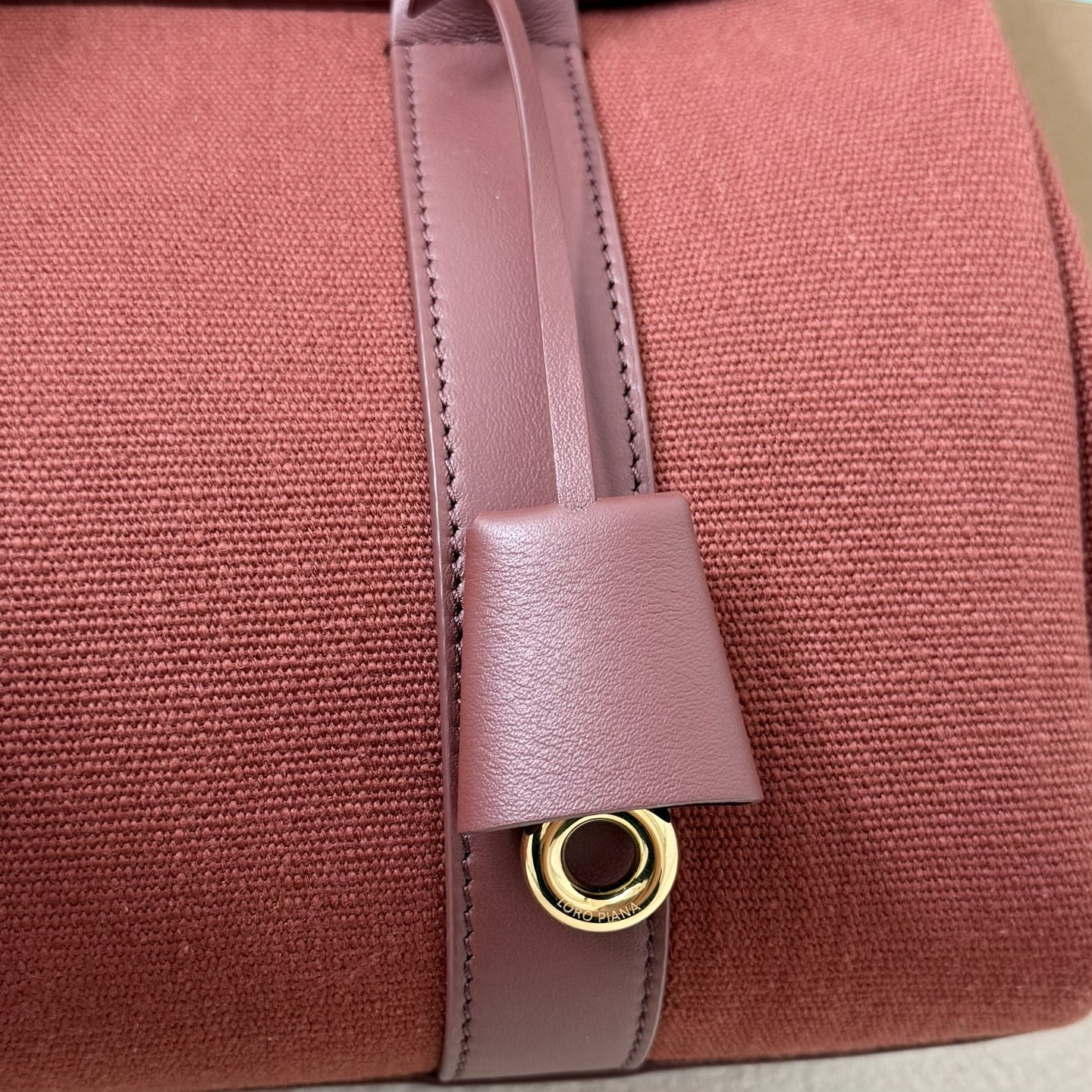 Loro Piana Loom L32 33x23x18cm