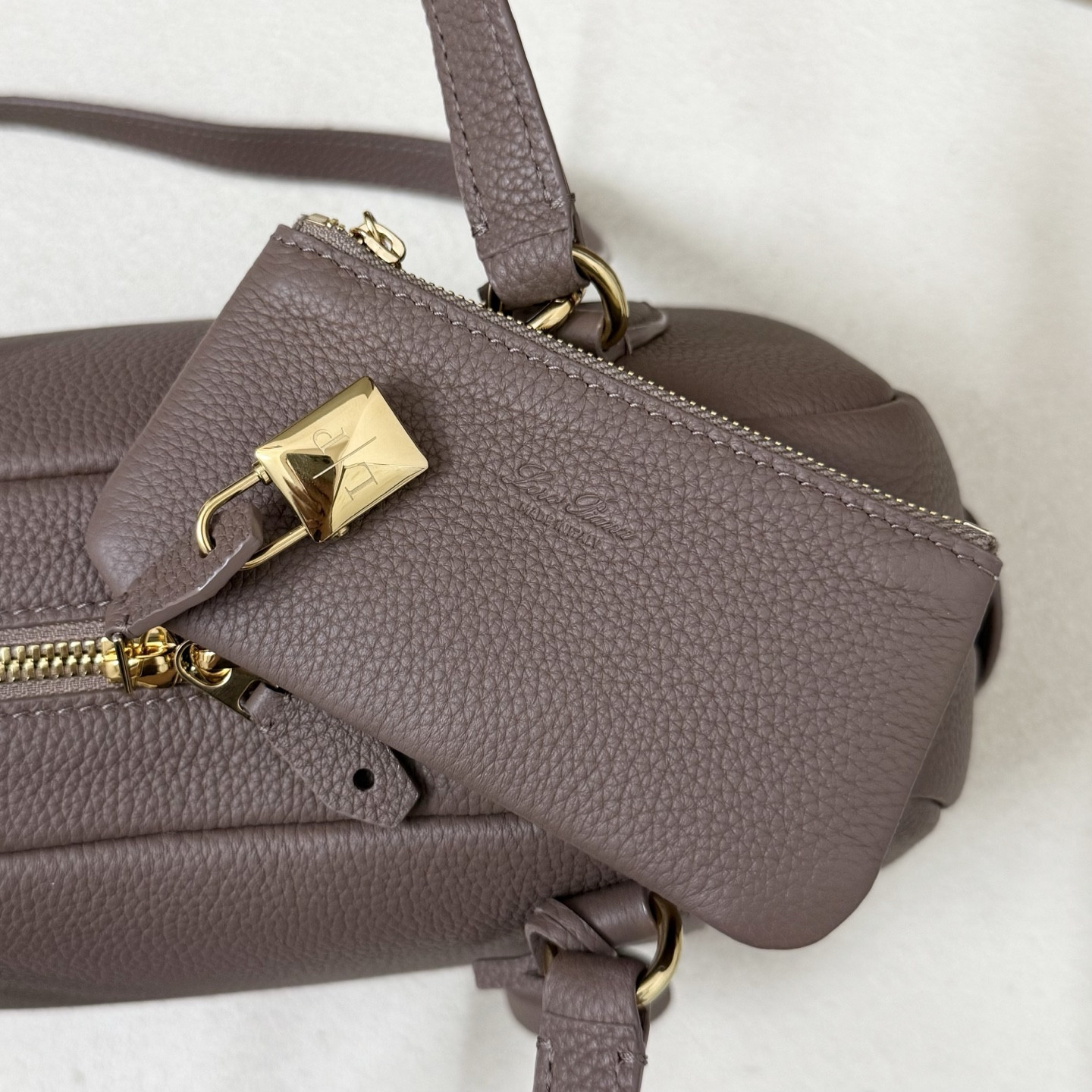 L0r0 P1ana Small Needle Bag 31x15x16cm