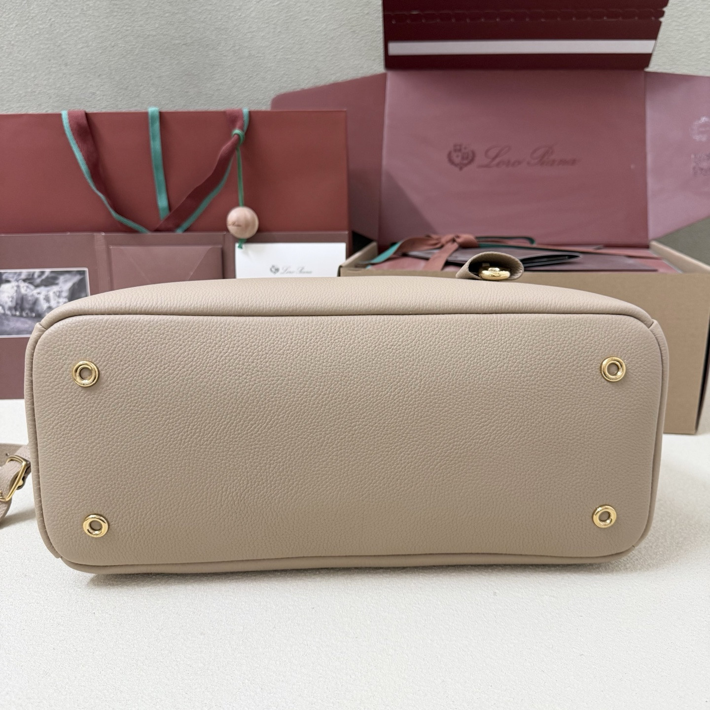 L0r0 P1ana Needle 38x22x16cm