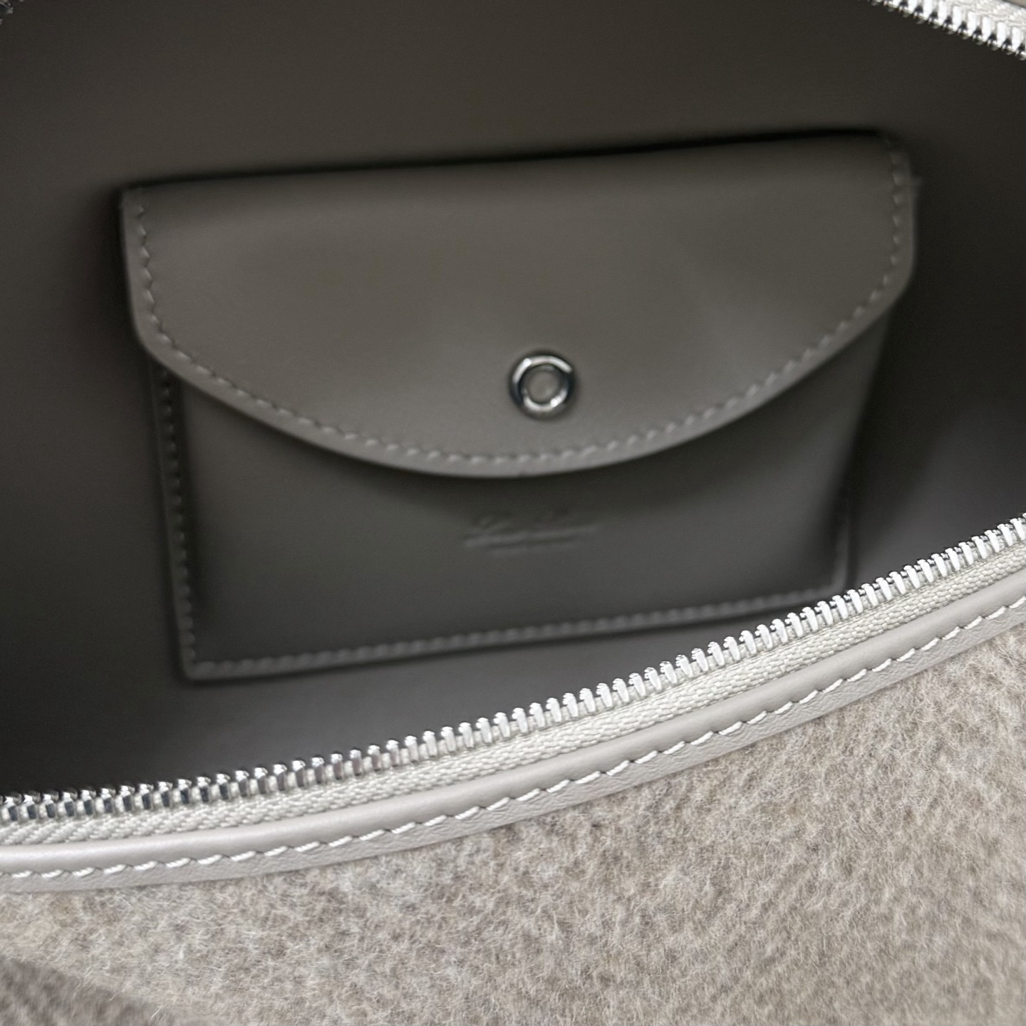 L0r0 P1ana Extra Pocket L27 16x27x10cm