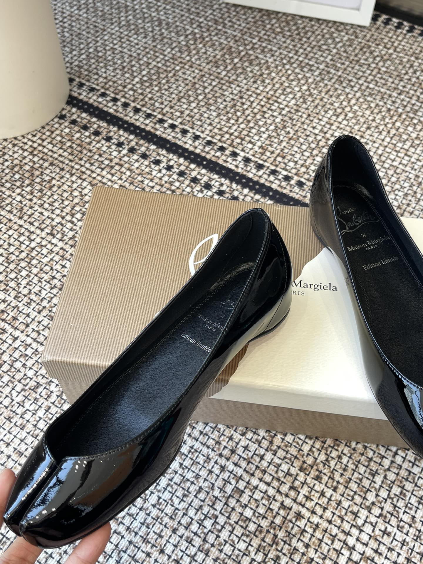 UA Chr1st1an Louboutin x Ma1s0n Marg*e1a Tabi Leather Ballet Flats