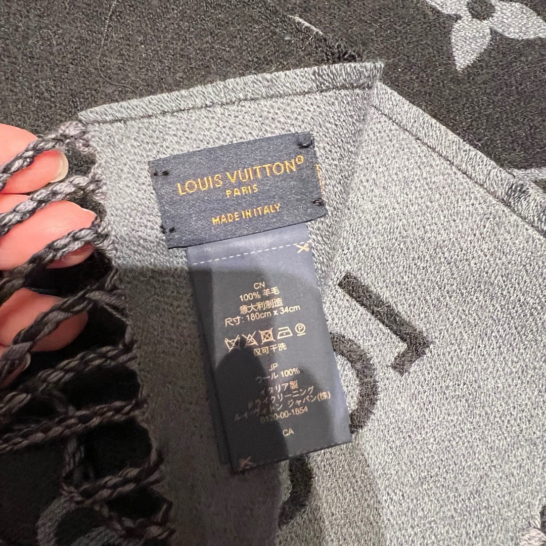 Louis Vuitton Monogram scarf 34x186cm 100% wool tassel trim