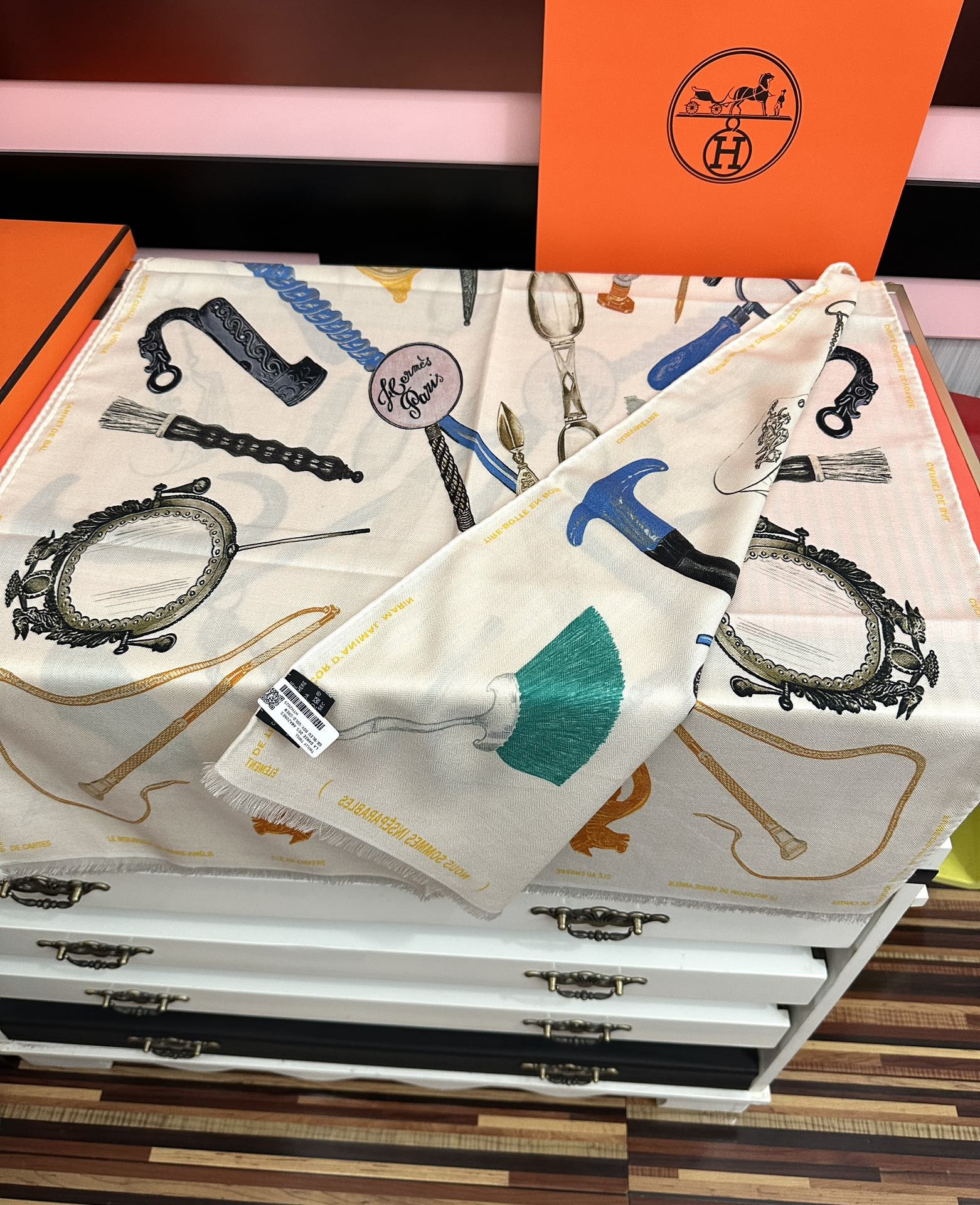 H**me5 scarf 65x185cm