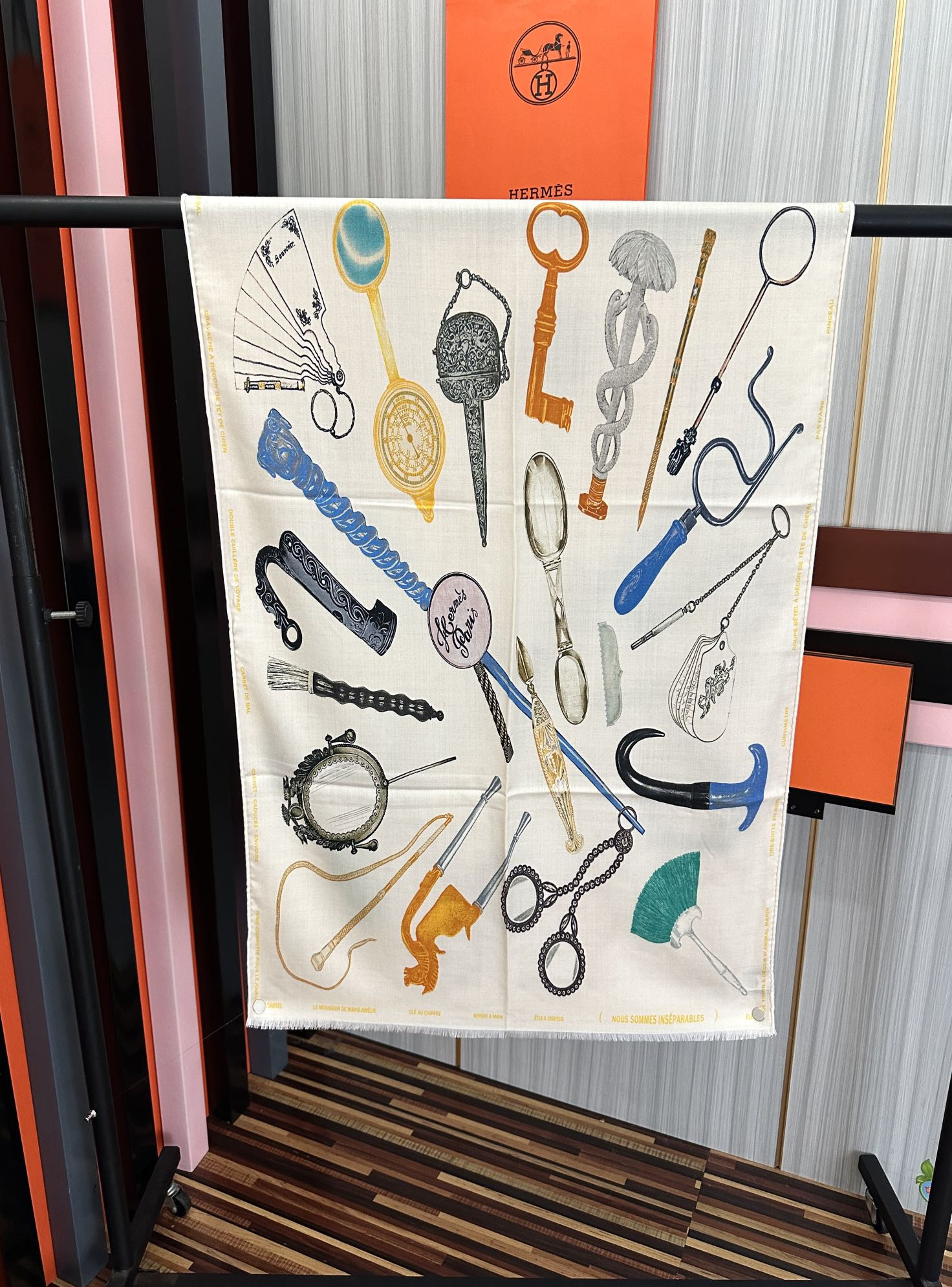 H**me5 scarf 65x185cm