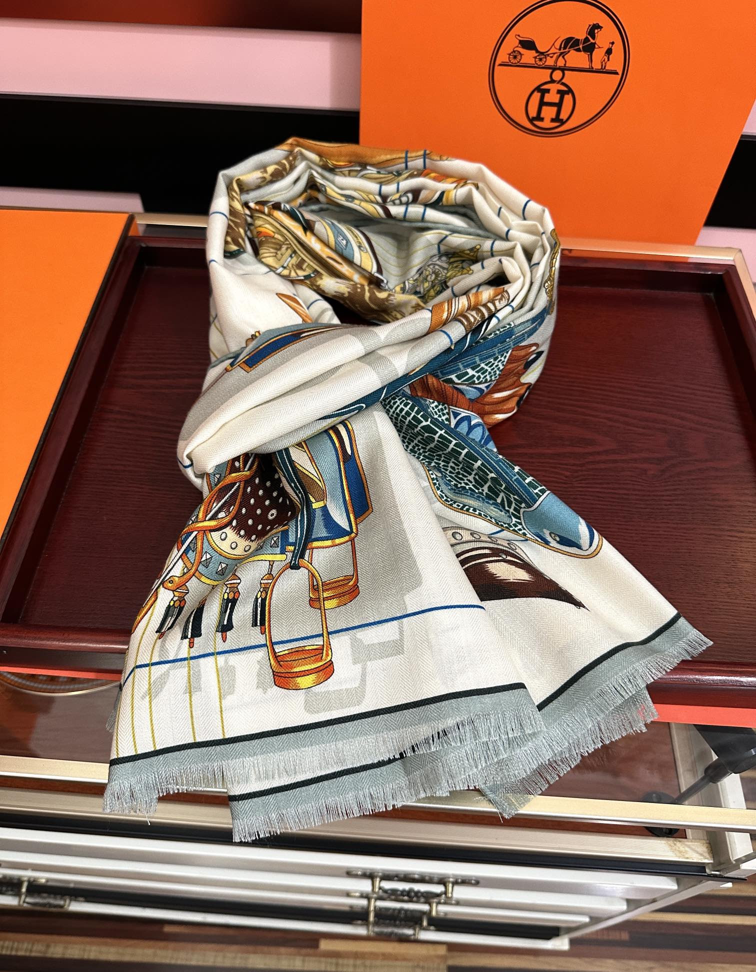 H**me5 scarf 65x185cm