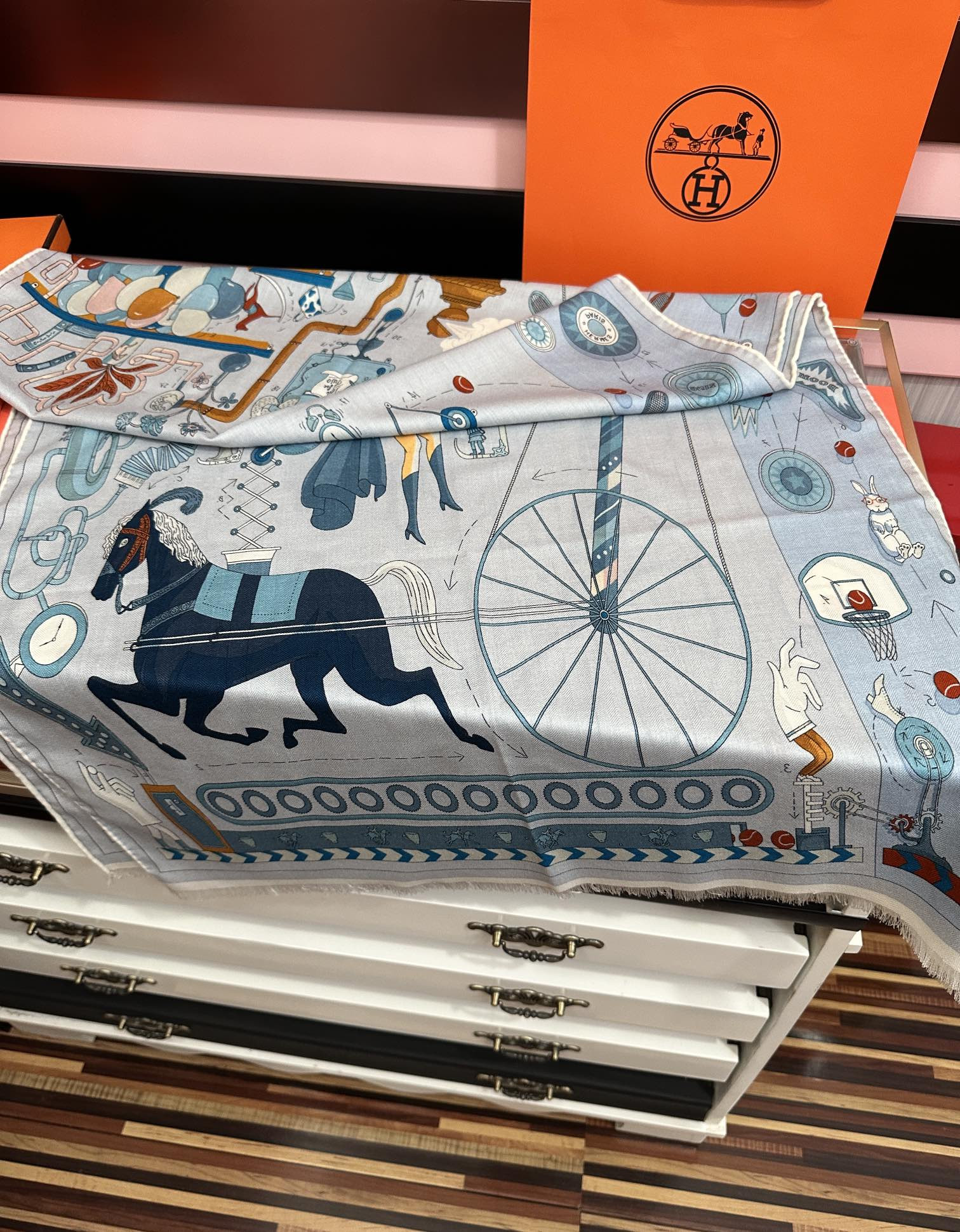 H**me5 scarf 65x185cm