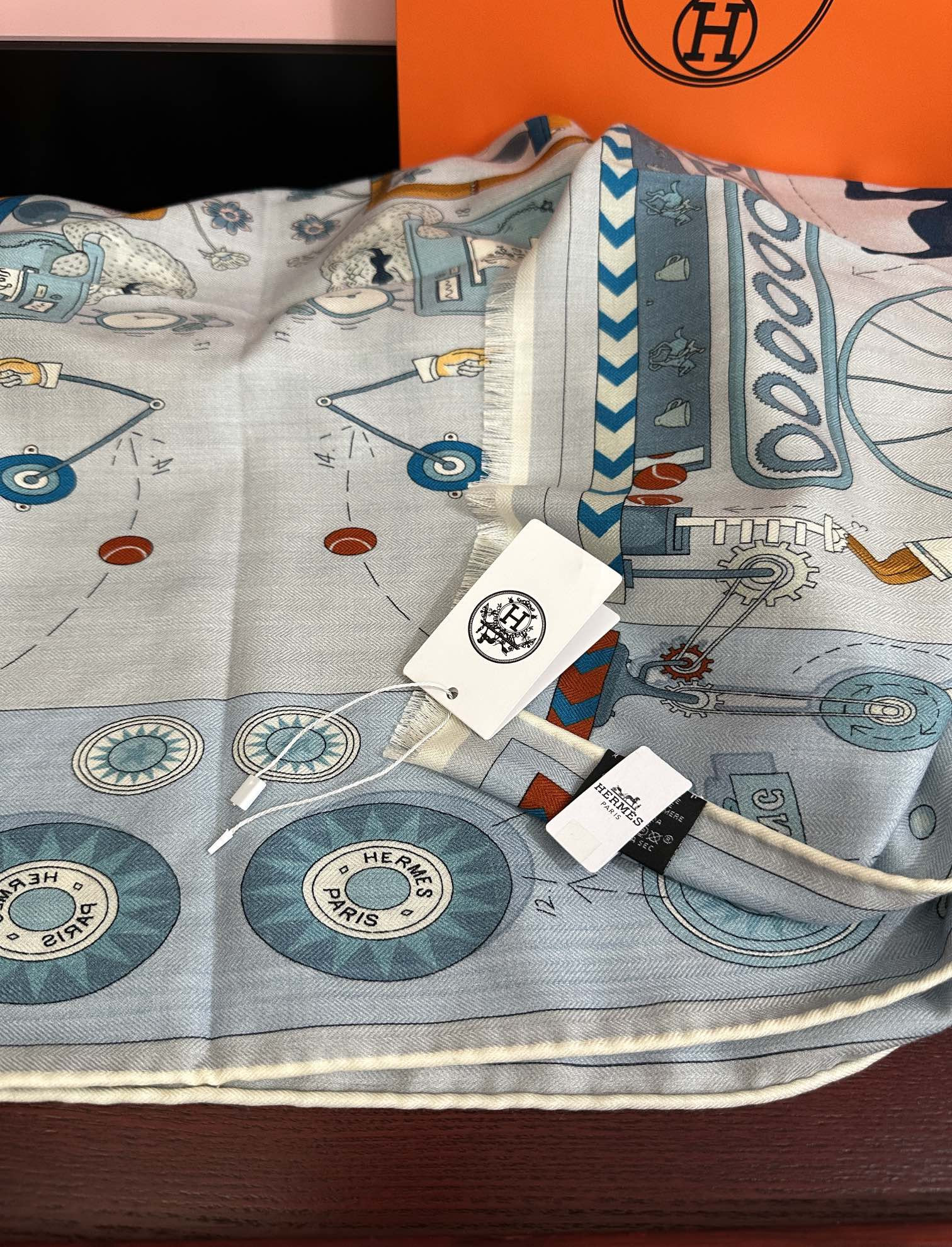 H**me5 scarf 65x185cm