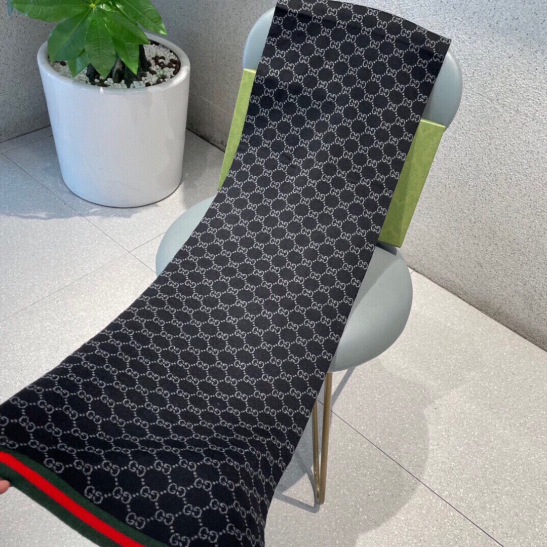 Gucci scarf 32x180cm