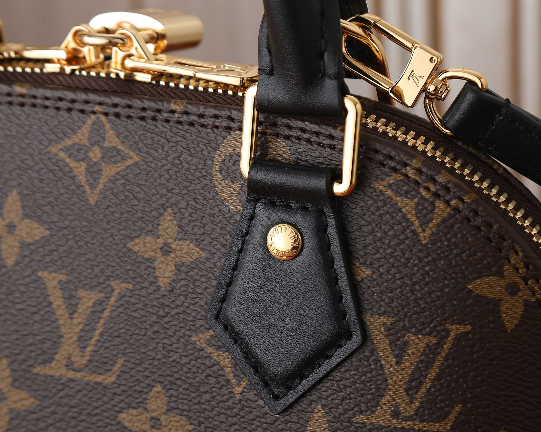 LV ALMA TRUNK BB Handbag M26084 19x11x22cm