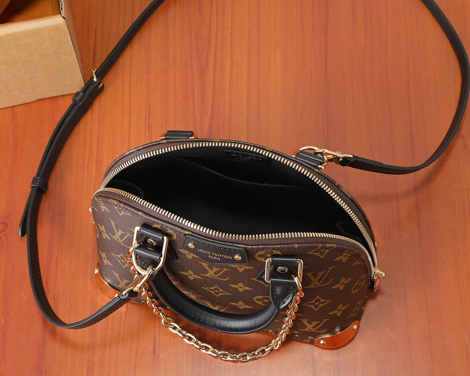 LV ALMA TRUNK BB Handbag M26084 19x11x22cm