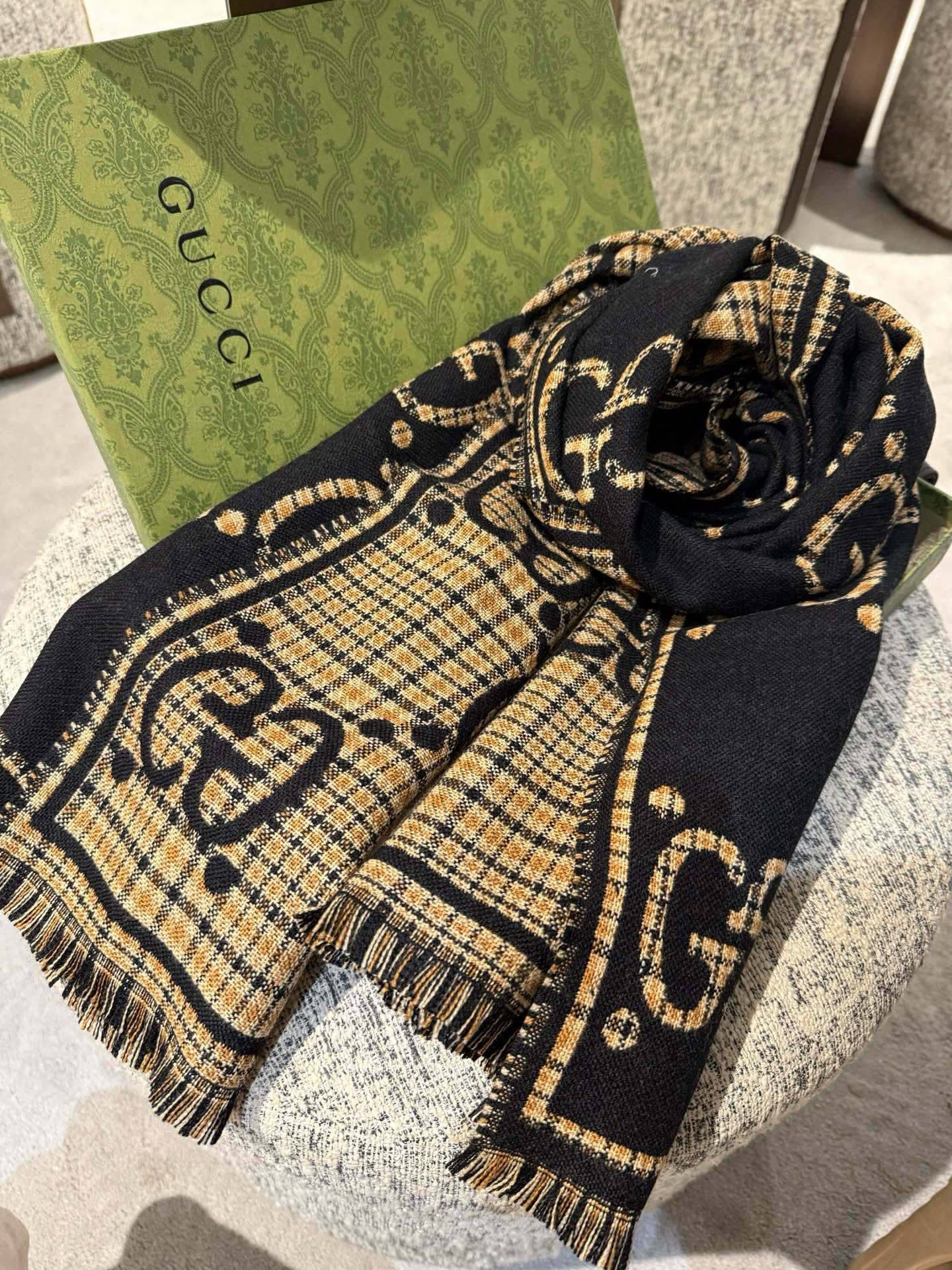 Gucci scarf 47x180cm