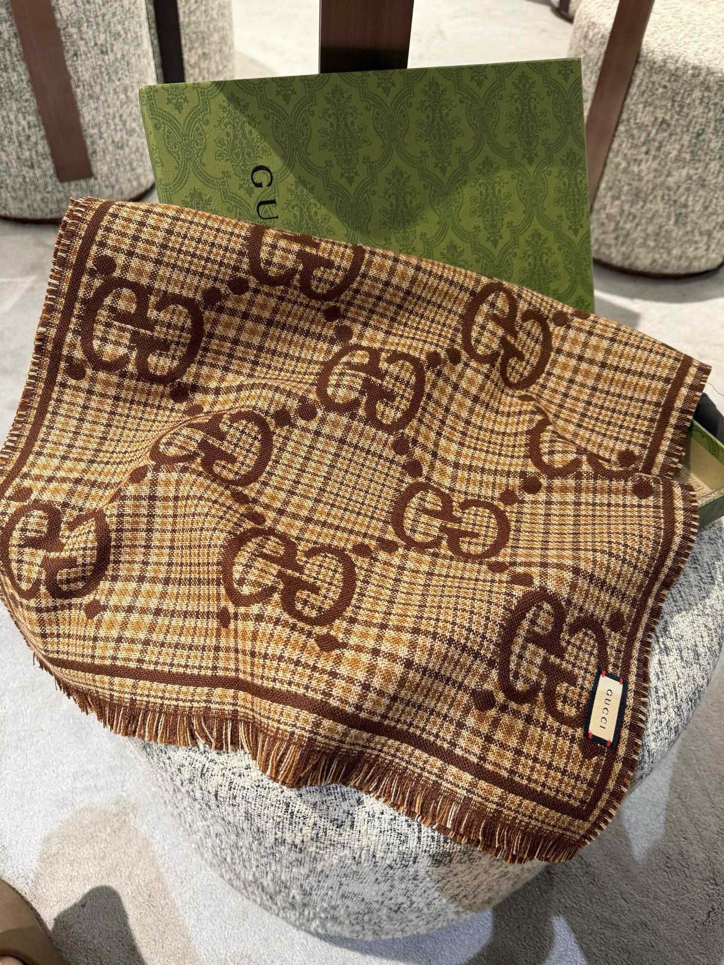 Gucci scarf 47x180cm